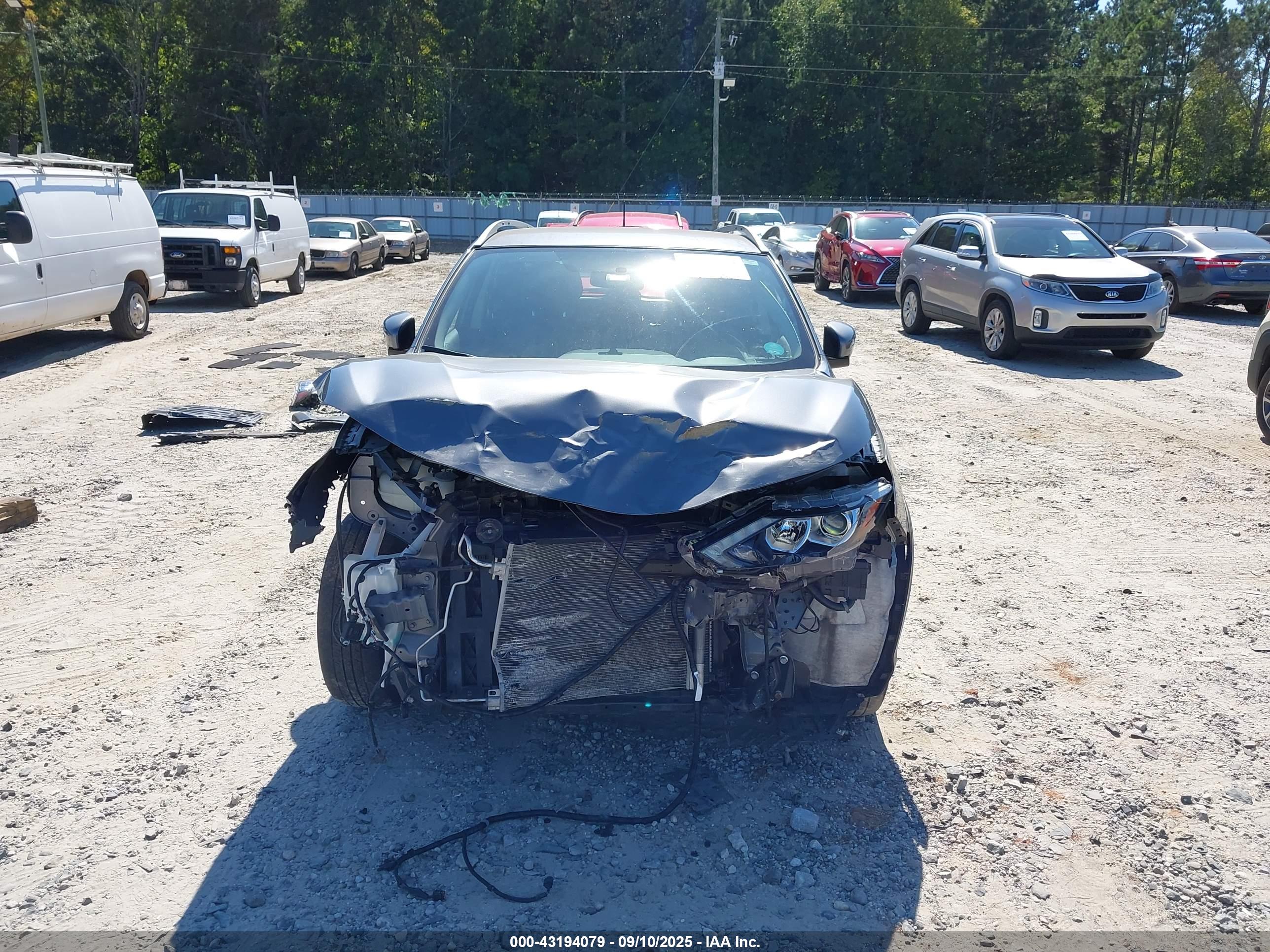 NISSAN ROGUE image 6