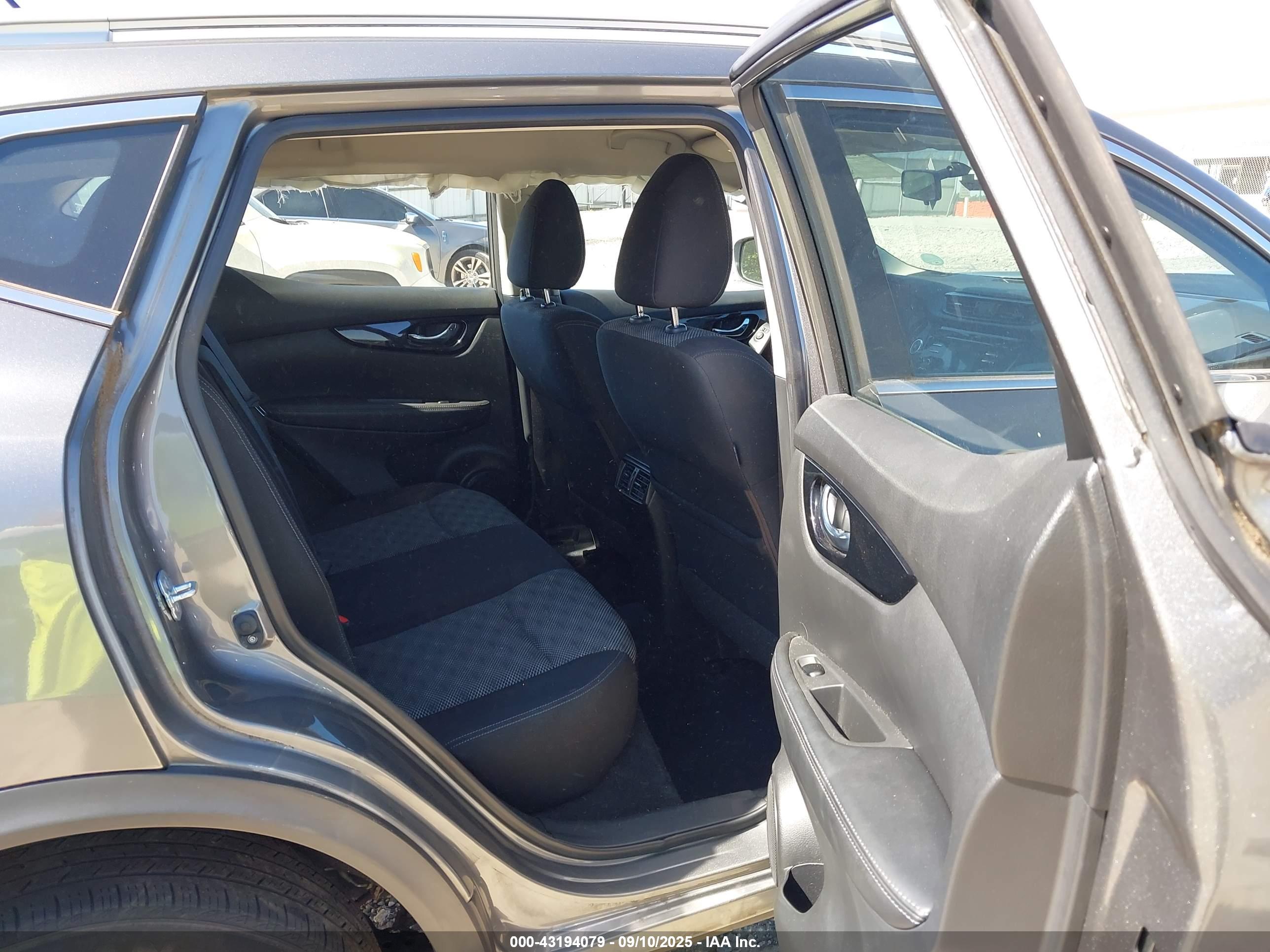 NISSAN ROGUE image 8