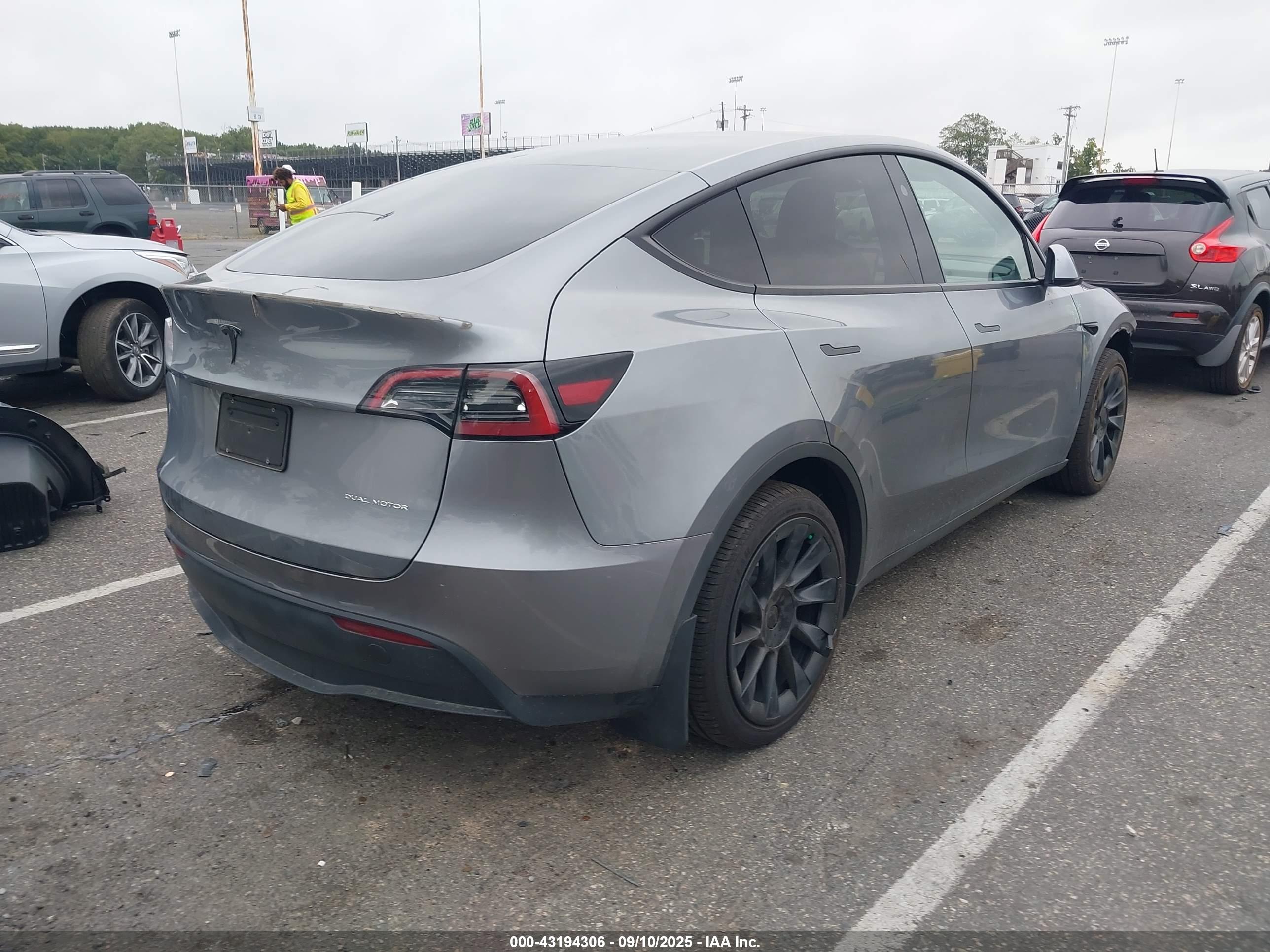 TESLA MODEL image 4