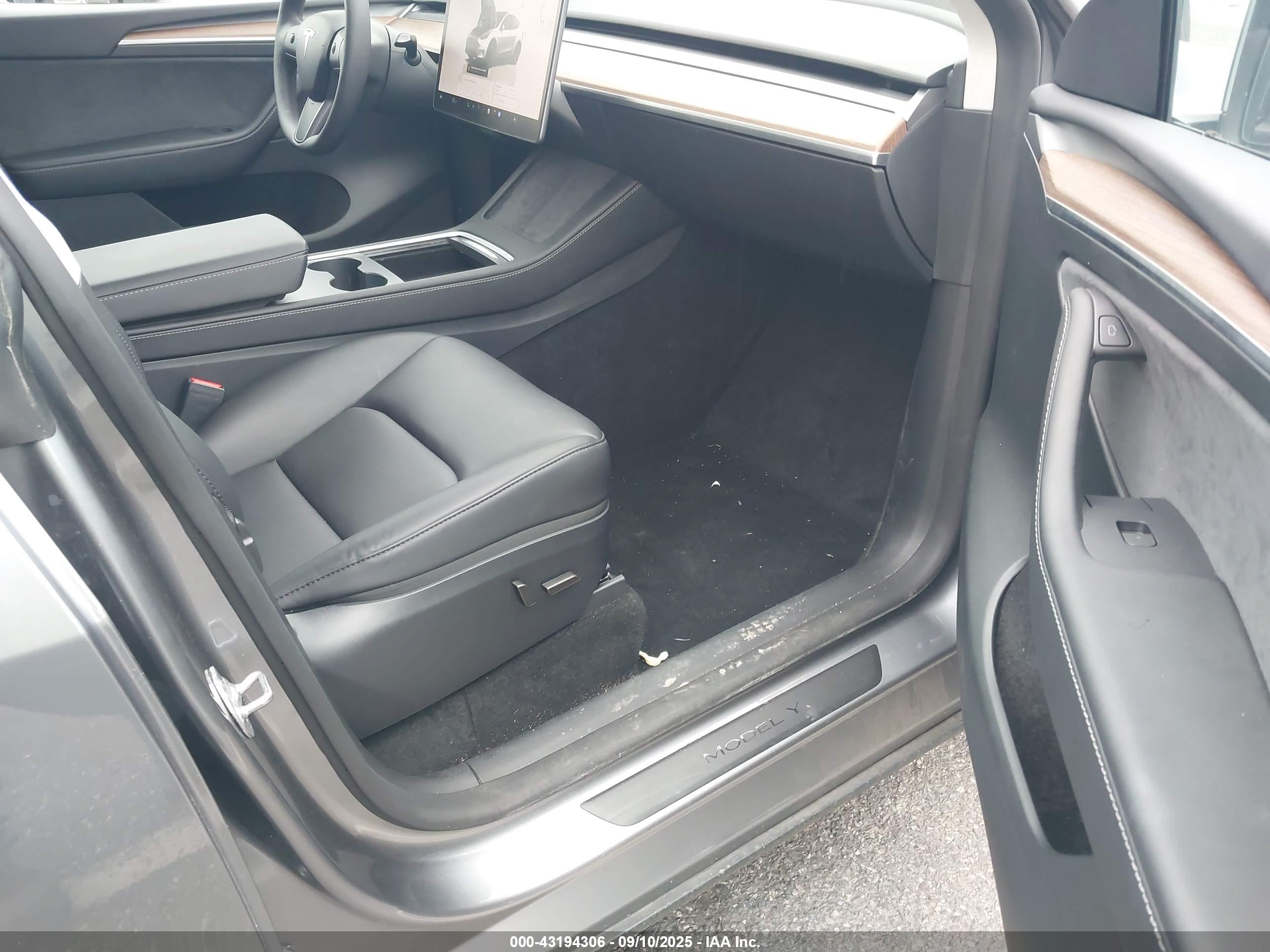 TESLA MODEL image 5