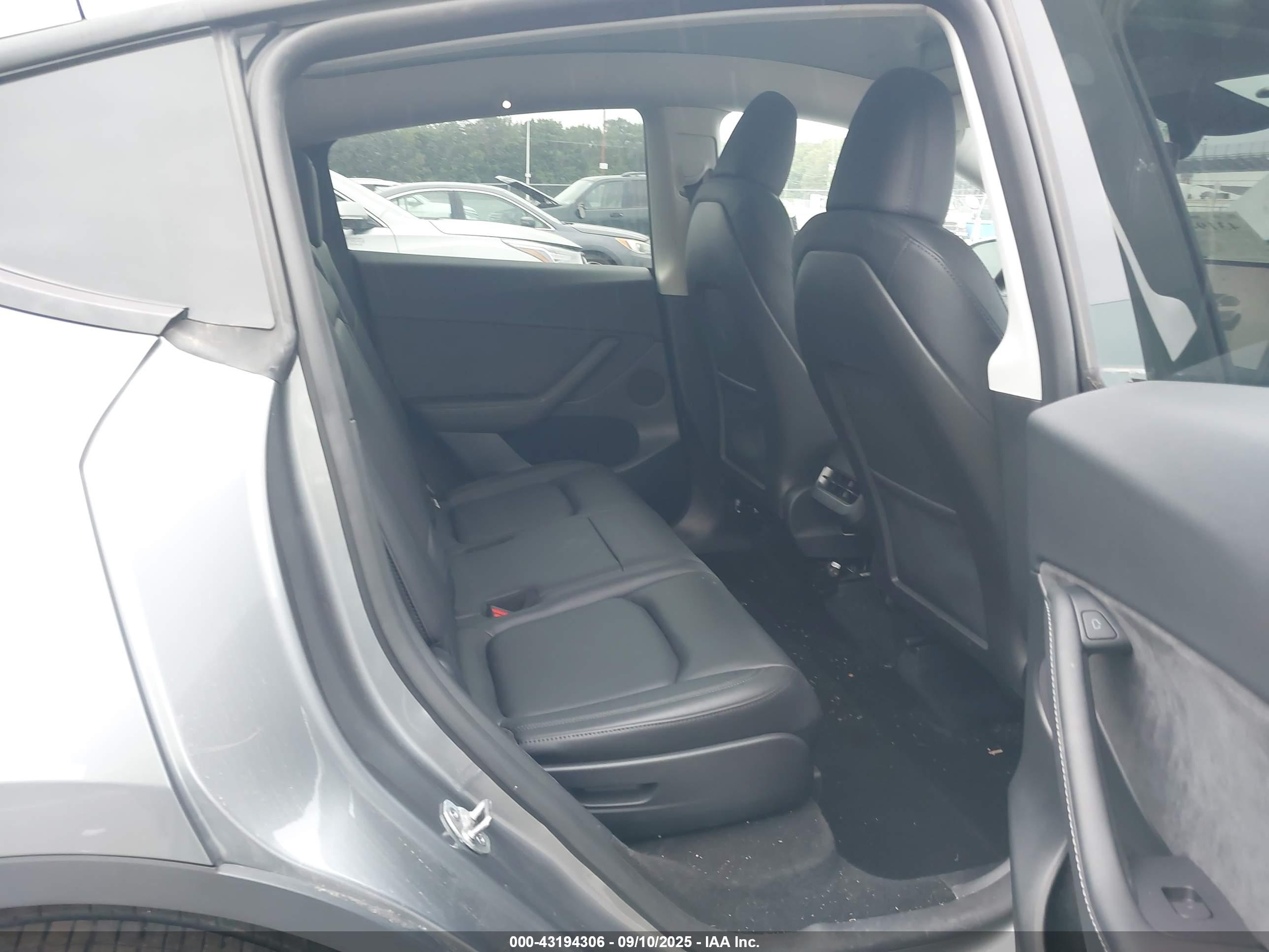 TESLA MODEL image 8