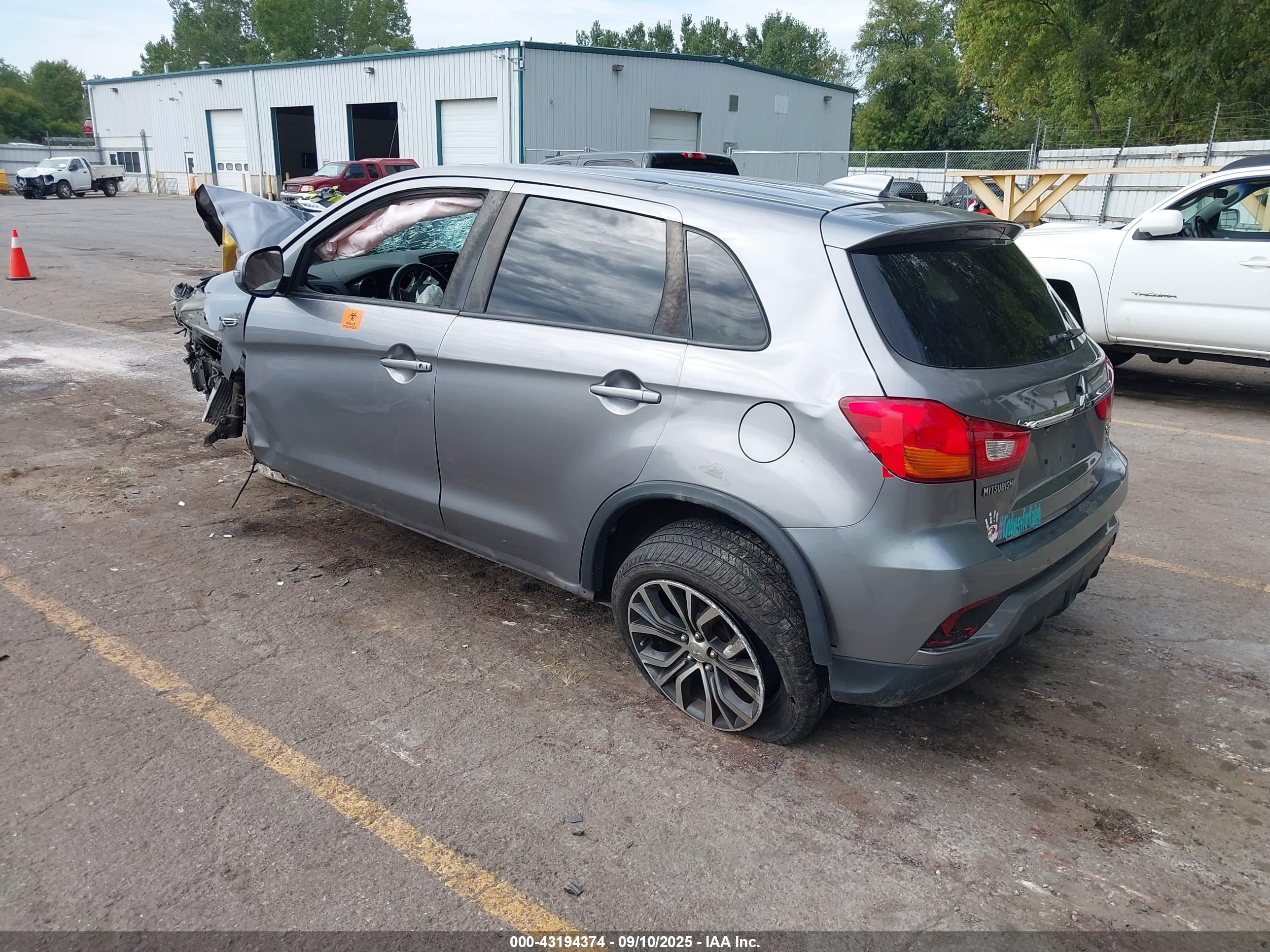 MITSUBISHI OUTLANDER image 3