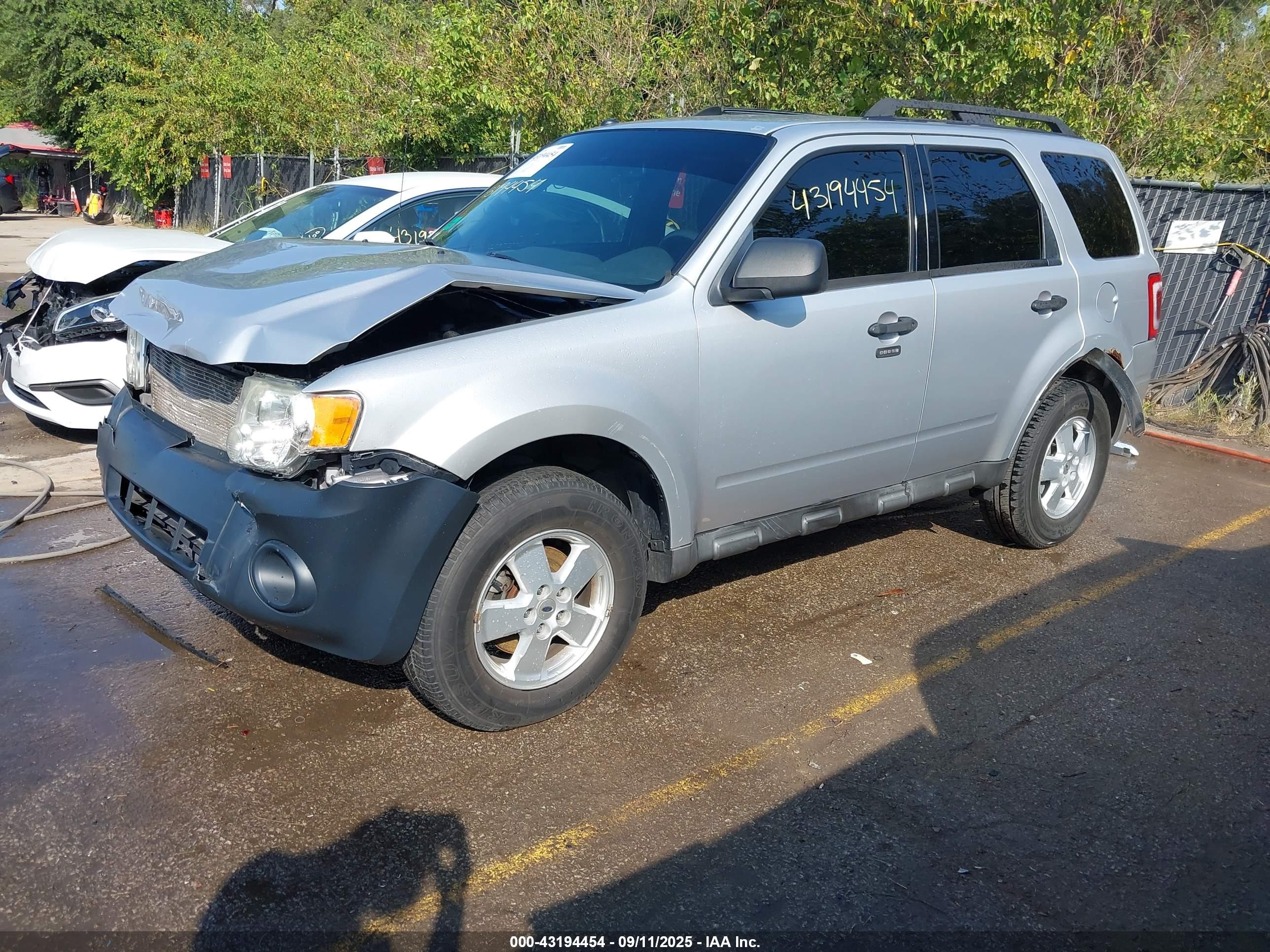 FORD ESCAPE image 2