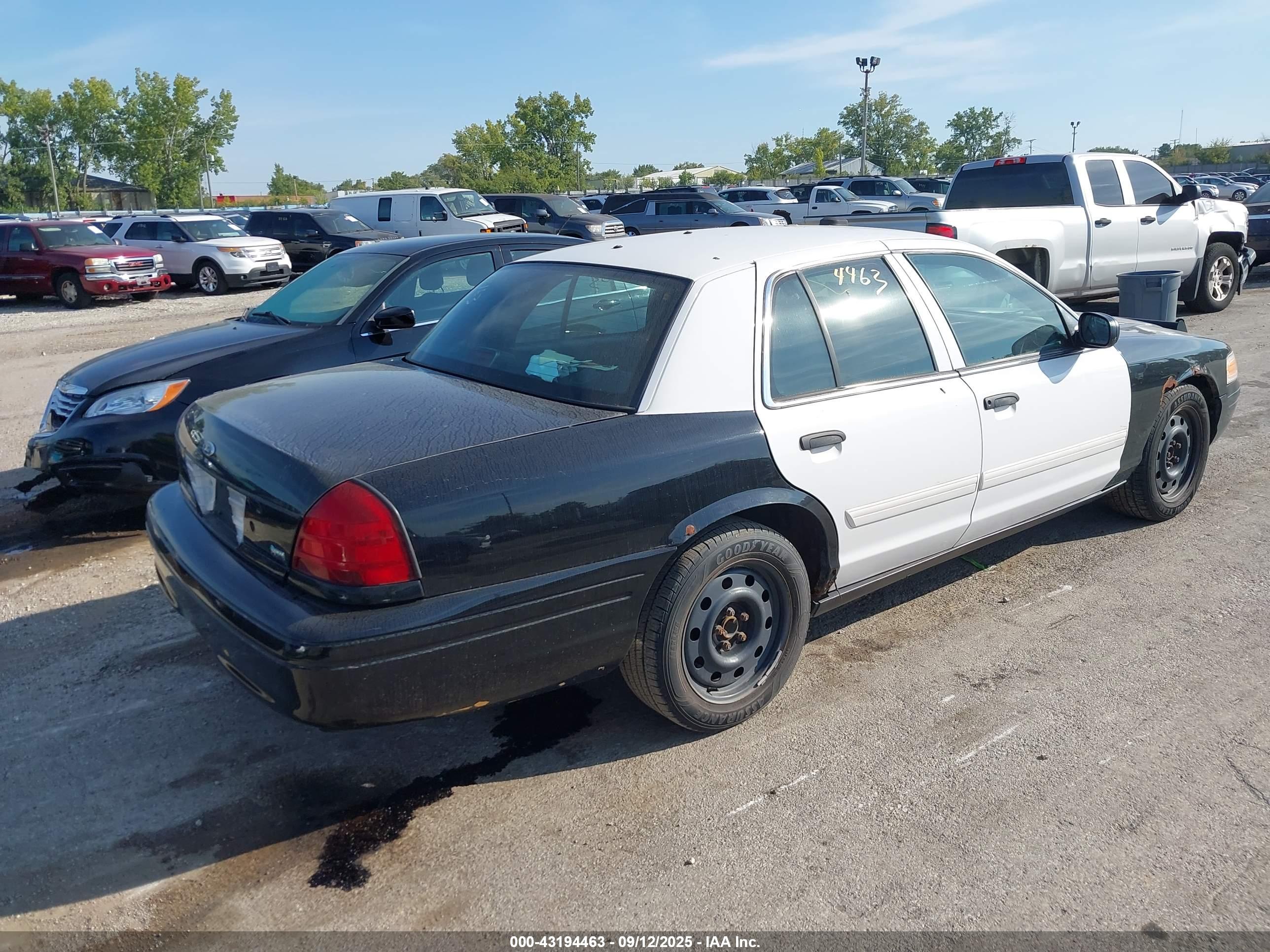 FORD CROWN image 4