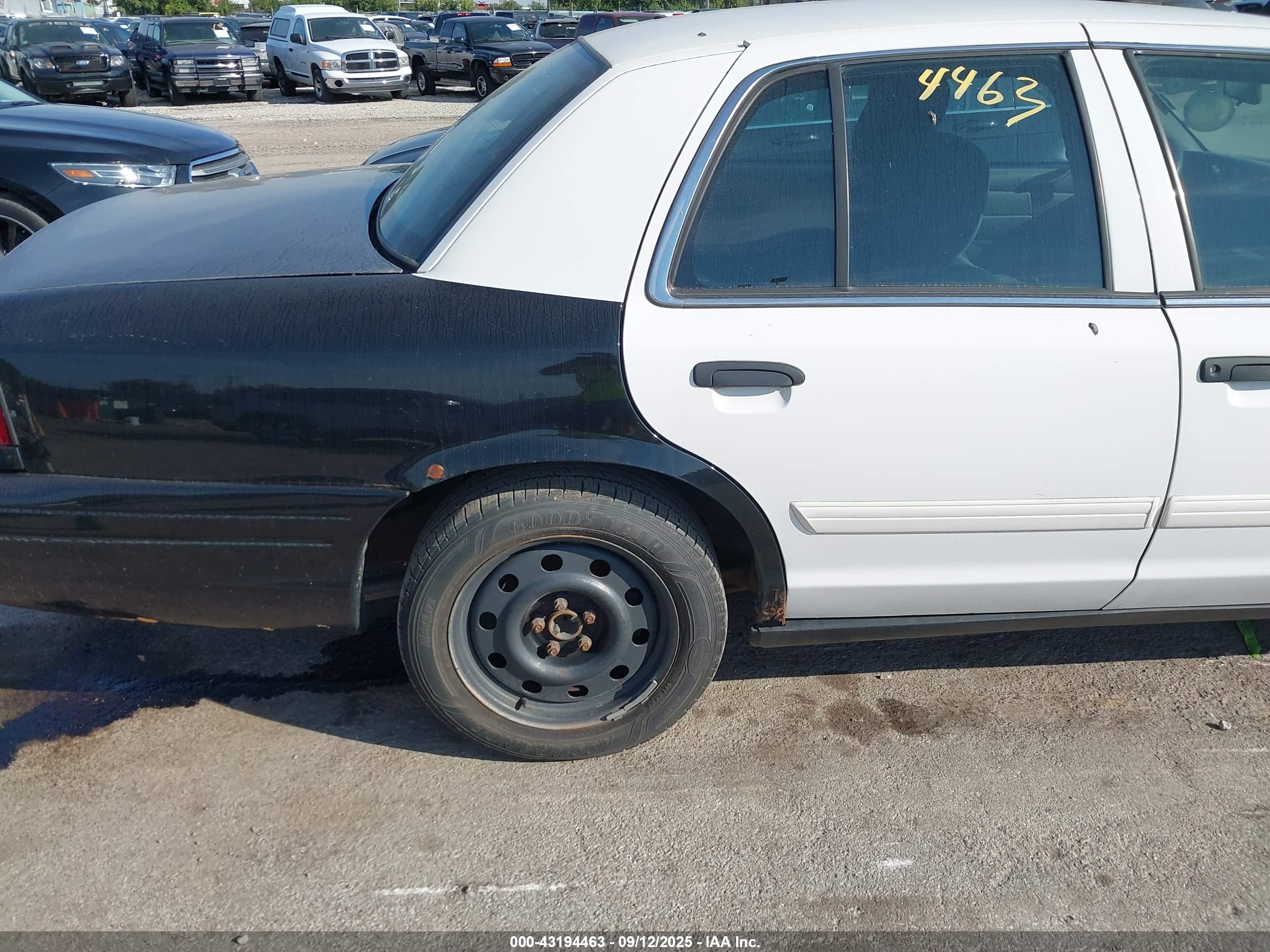 FORD CROWN image 6