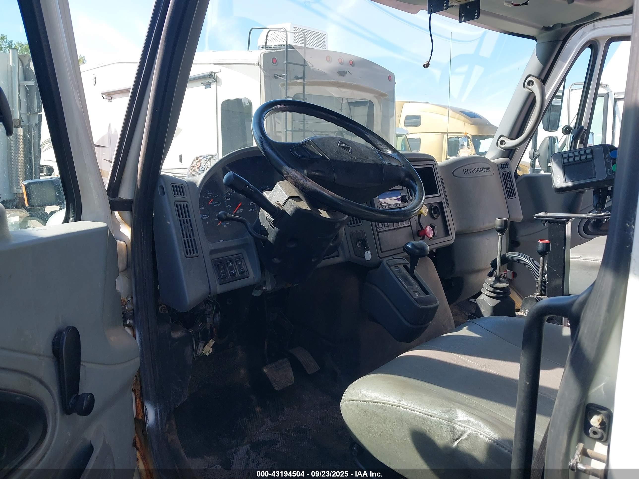 INTERNATIONAL 7000 image 7