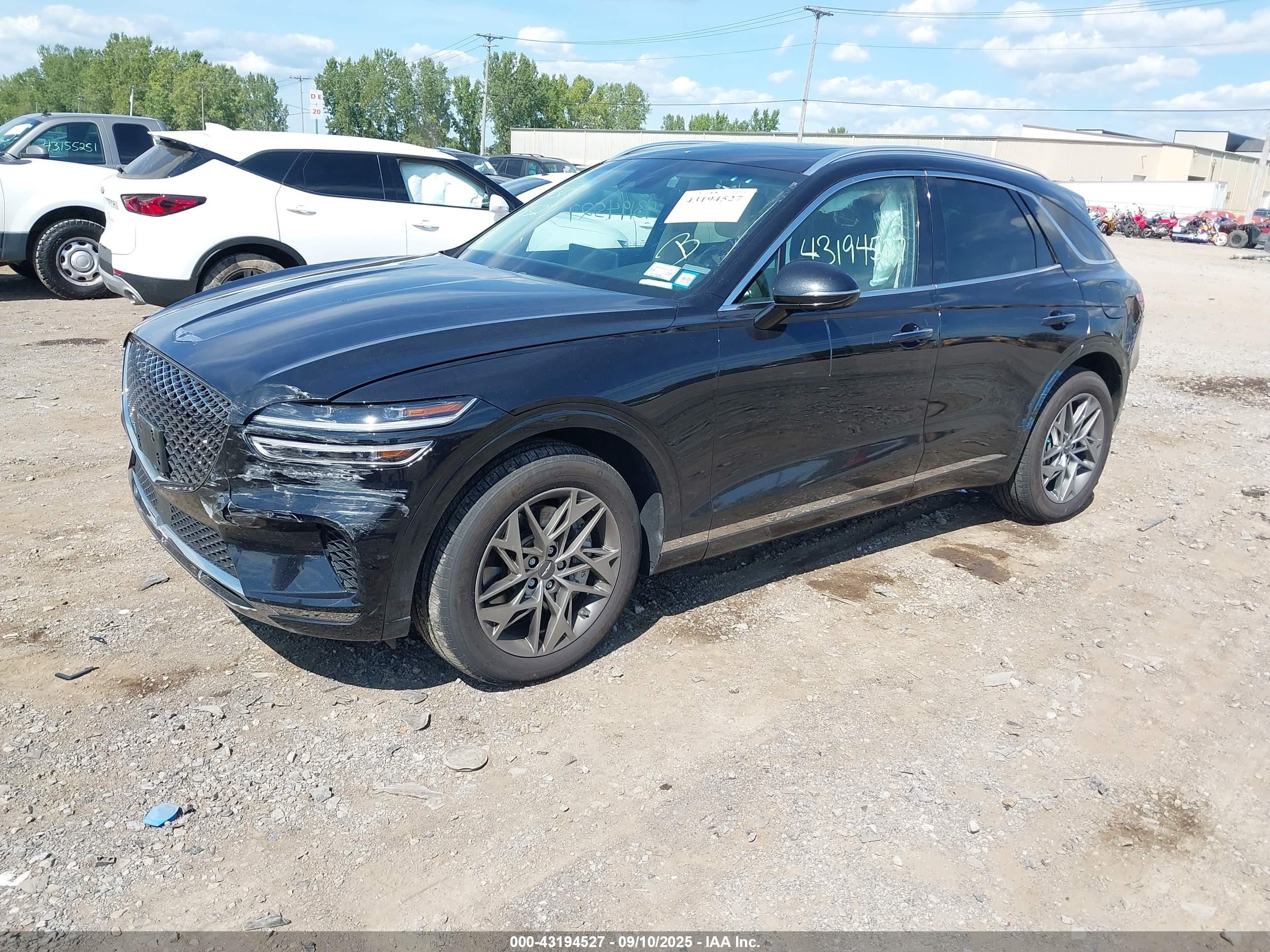 GENESIS GV70 image 2
