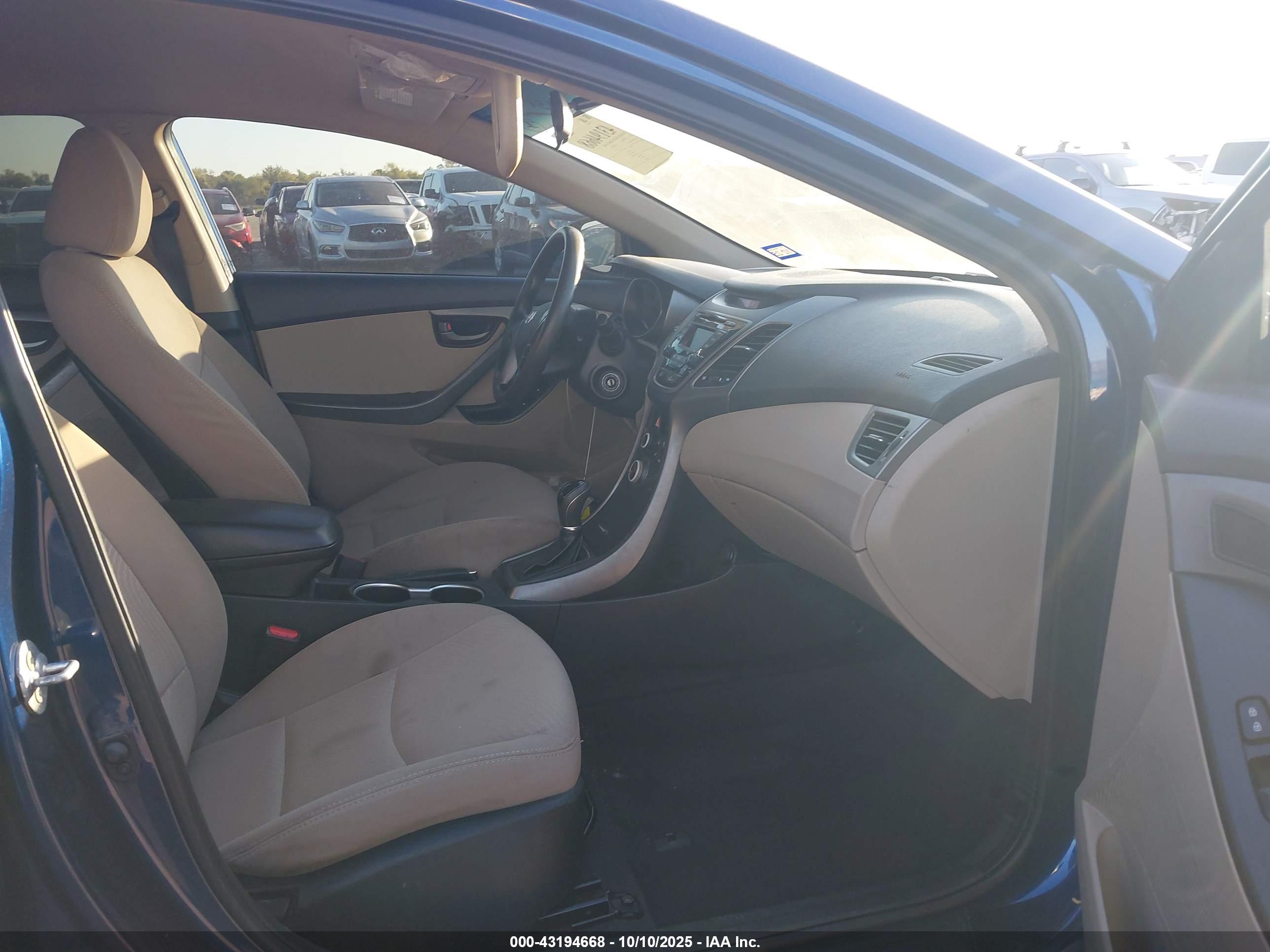 HYUNDAI ELANTRA image 5