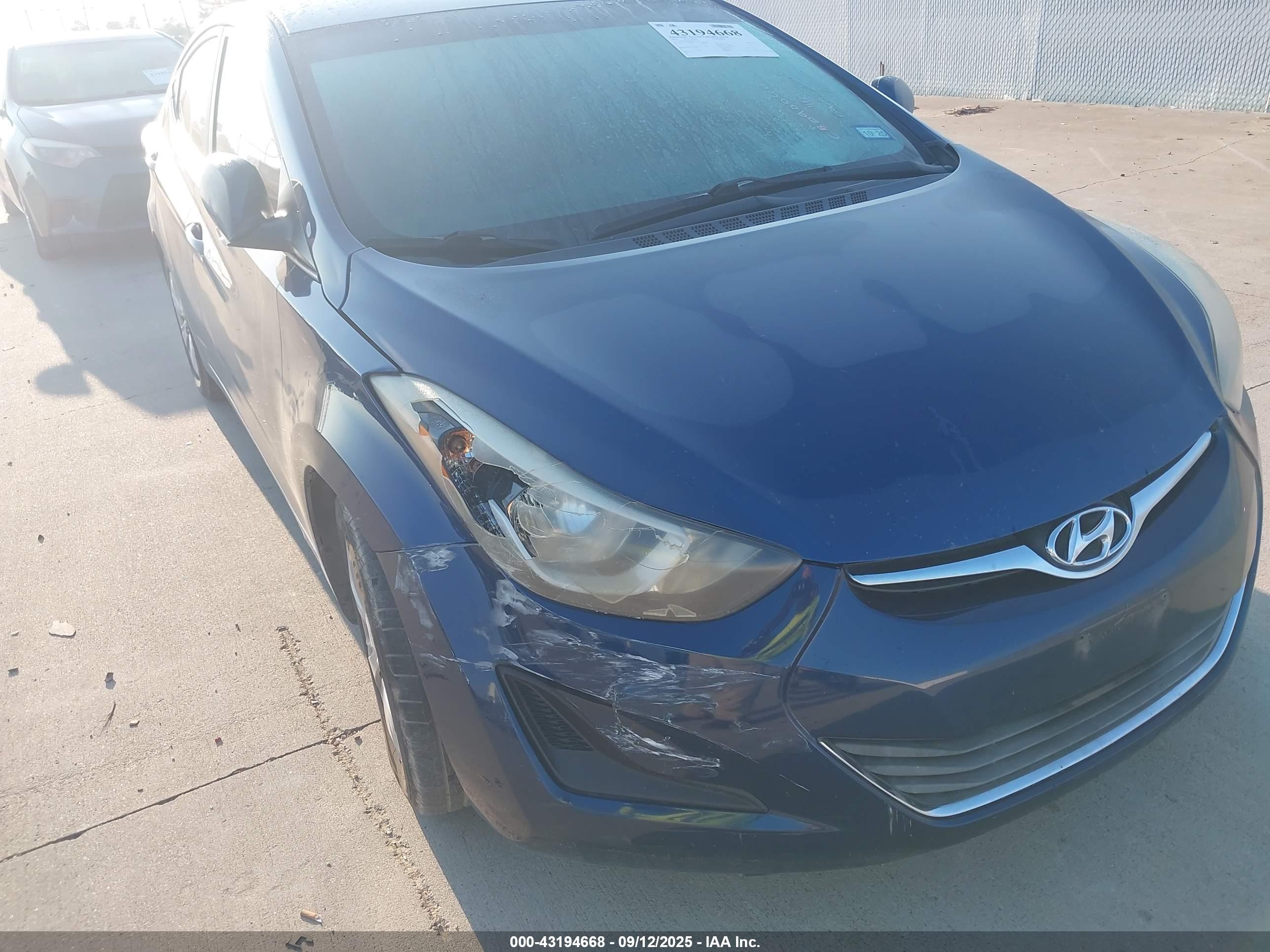 HYUNDAI ELANTRA image 6