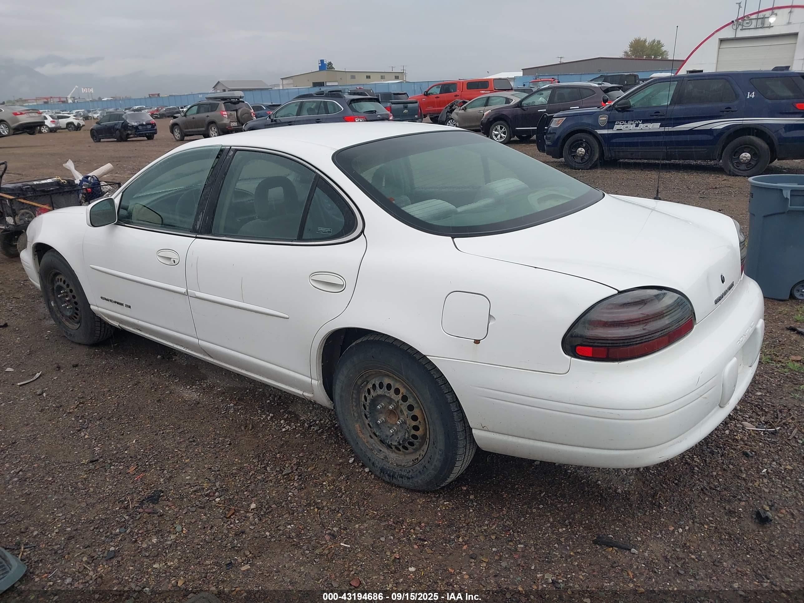 PONTIAC GRAND image 3