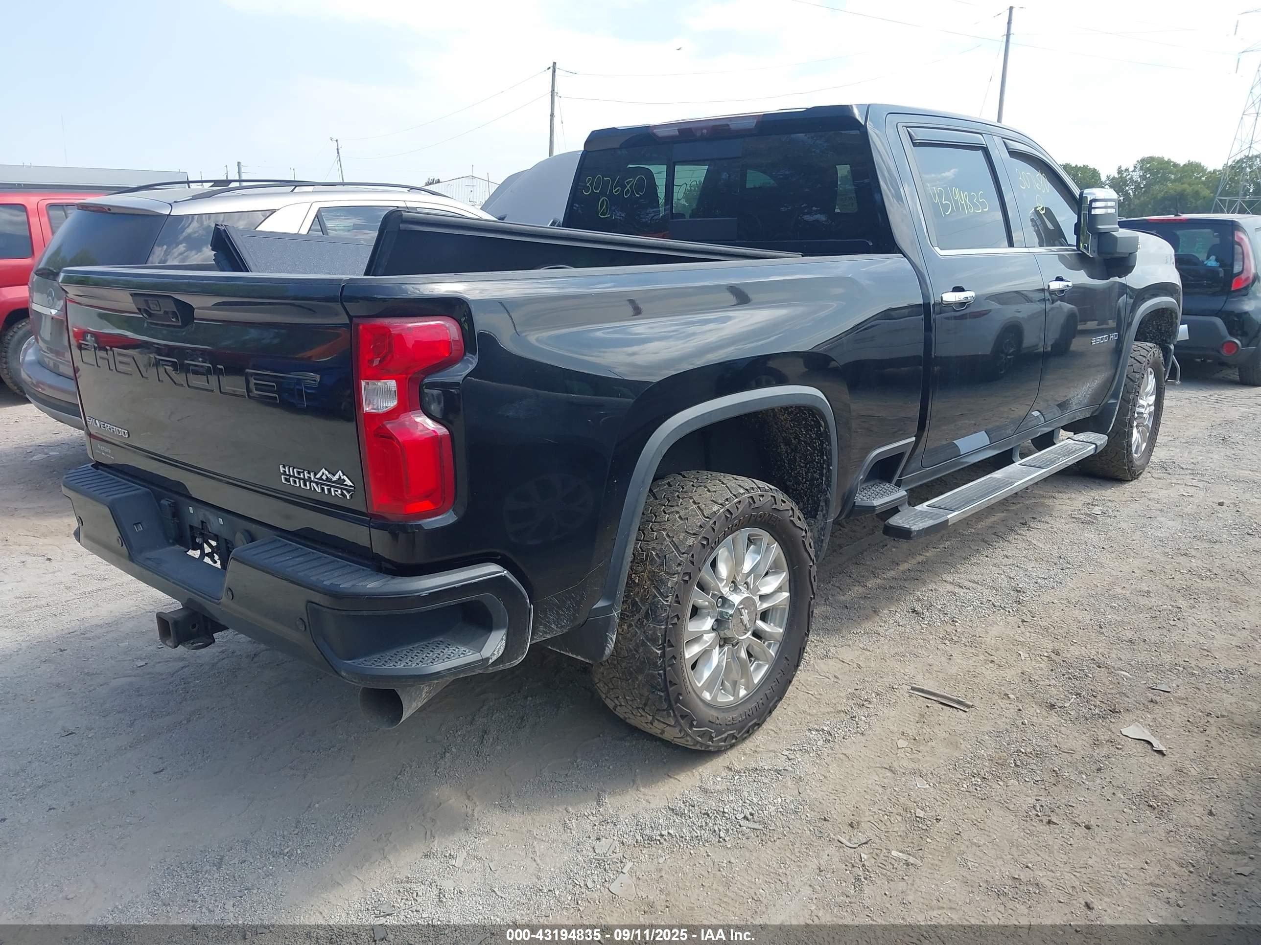 CHEVROLET SILVERADO image 4
