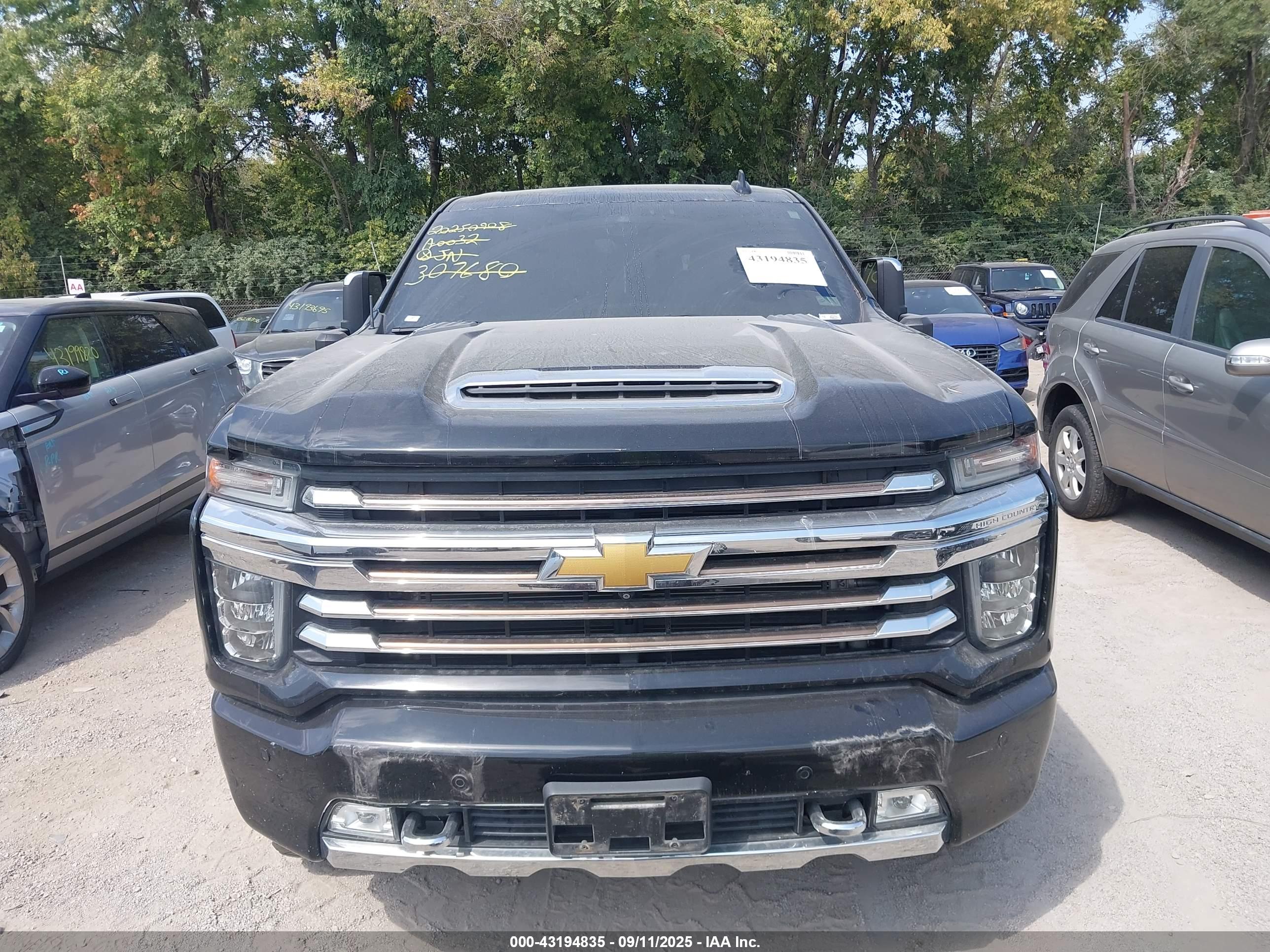 CHEVROLET SILVERADO image 6