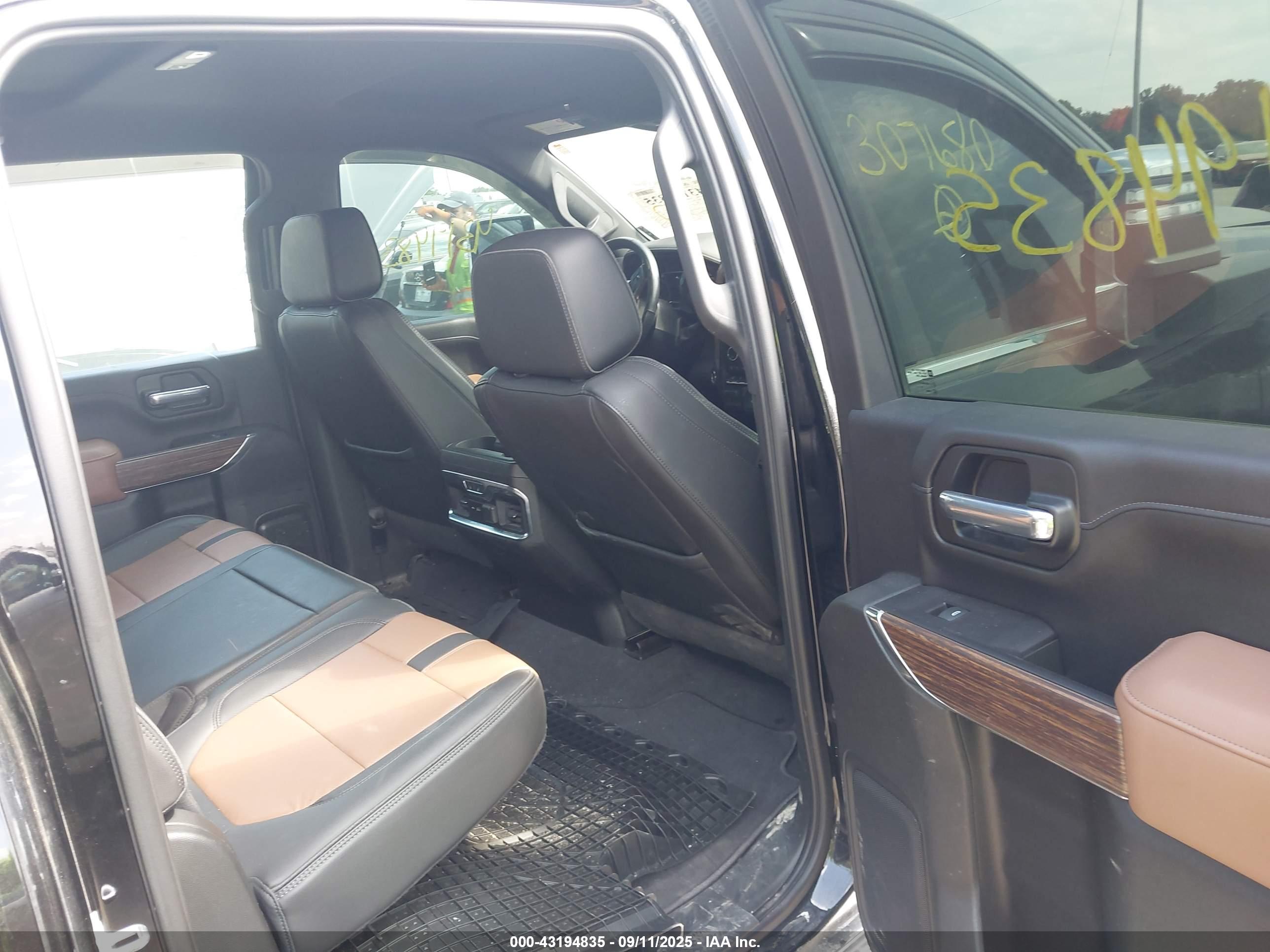 CHEVROLET SILVERADO image 8