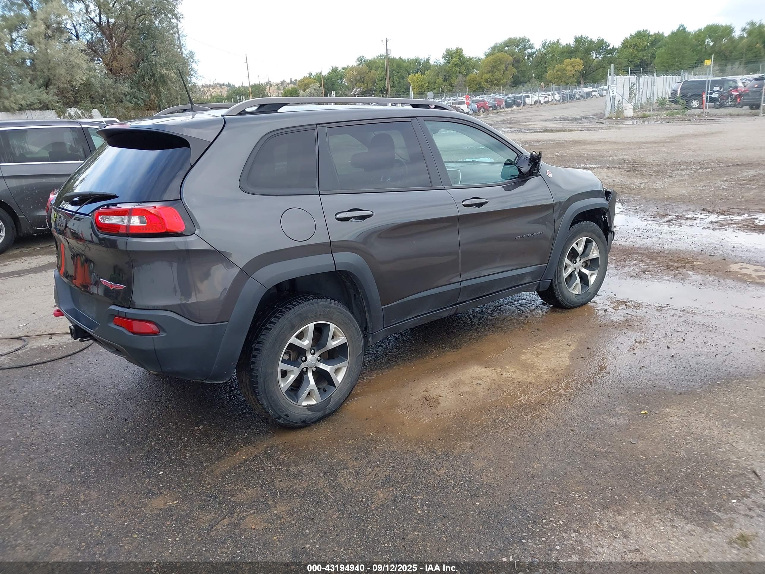 JEEP CHEROKEE image 4