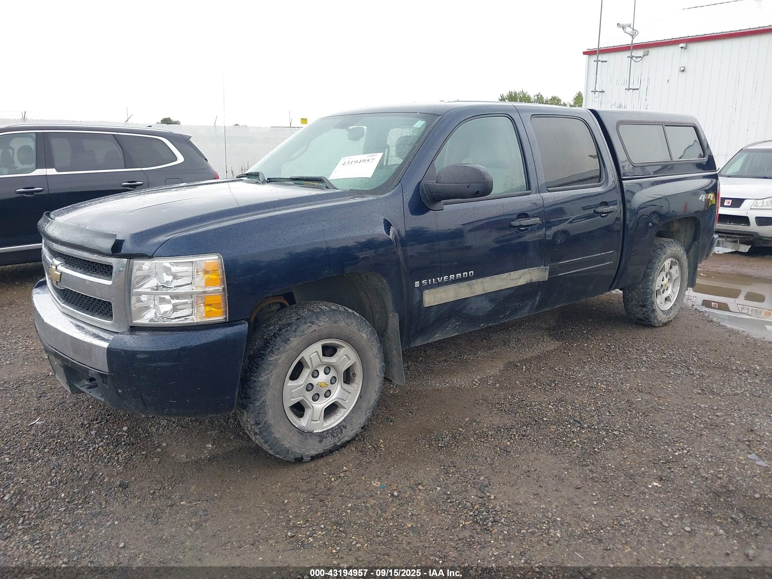 CHEVROLET SILVERADO image 2