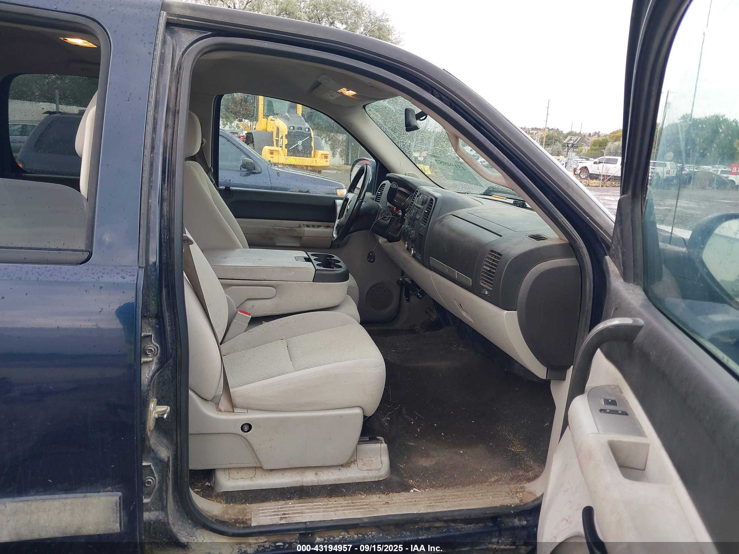 CHEVROLET SILVERADO image 5