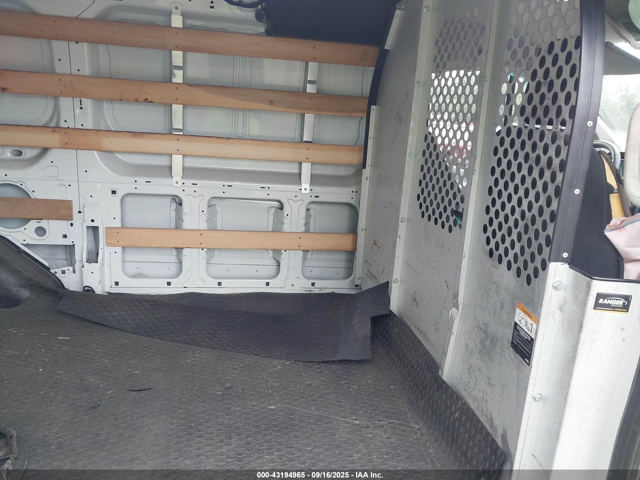 FORD TRANSIT-250 image 8