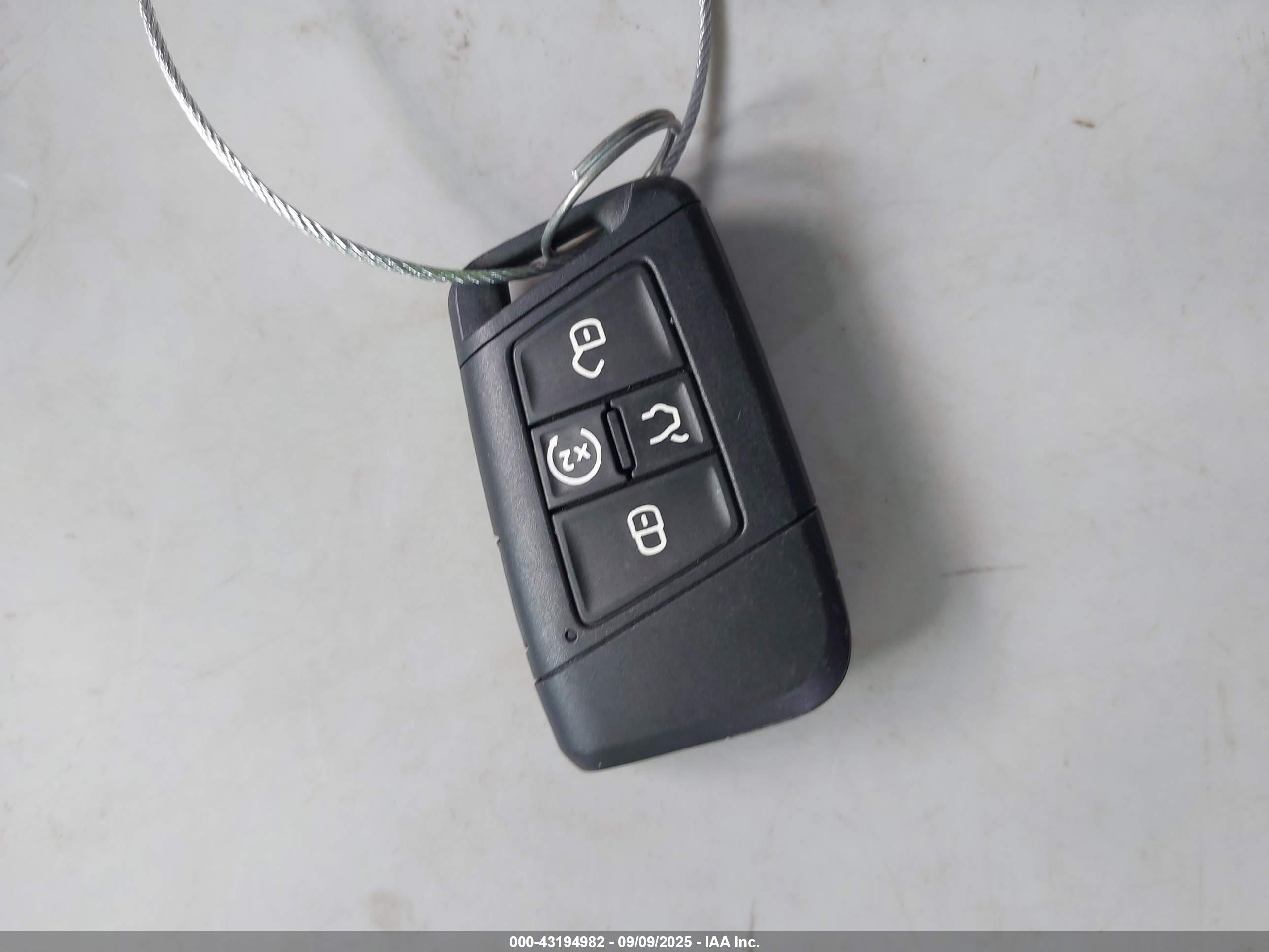 VOLKSWAGEN TAOS image 11