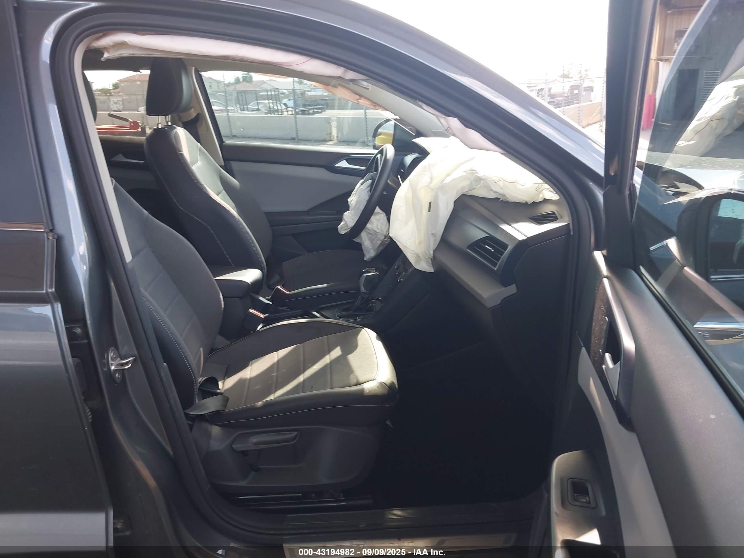 VOLKSWAGEN TAOS image 5