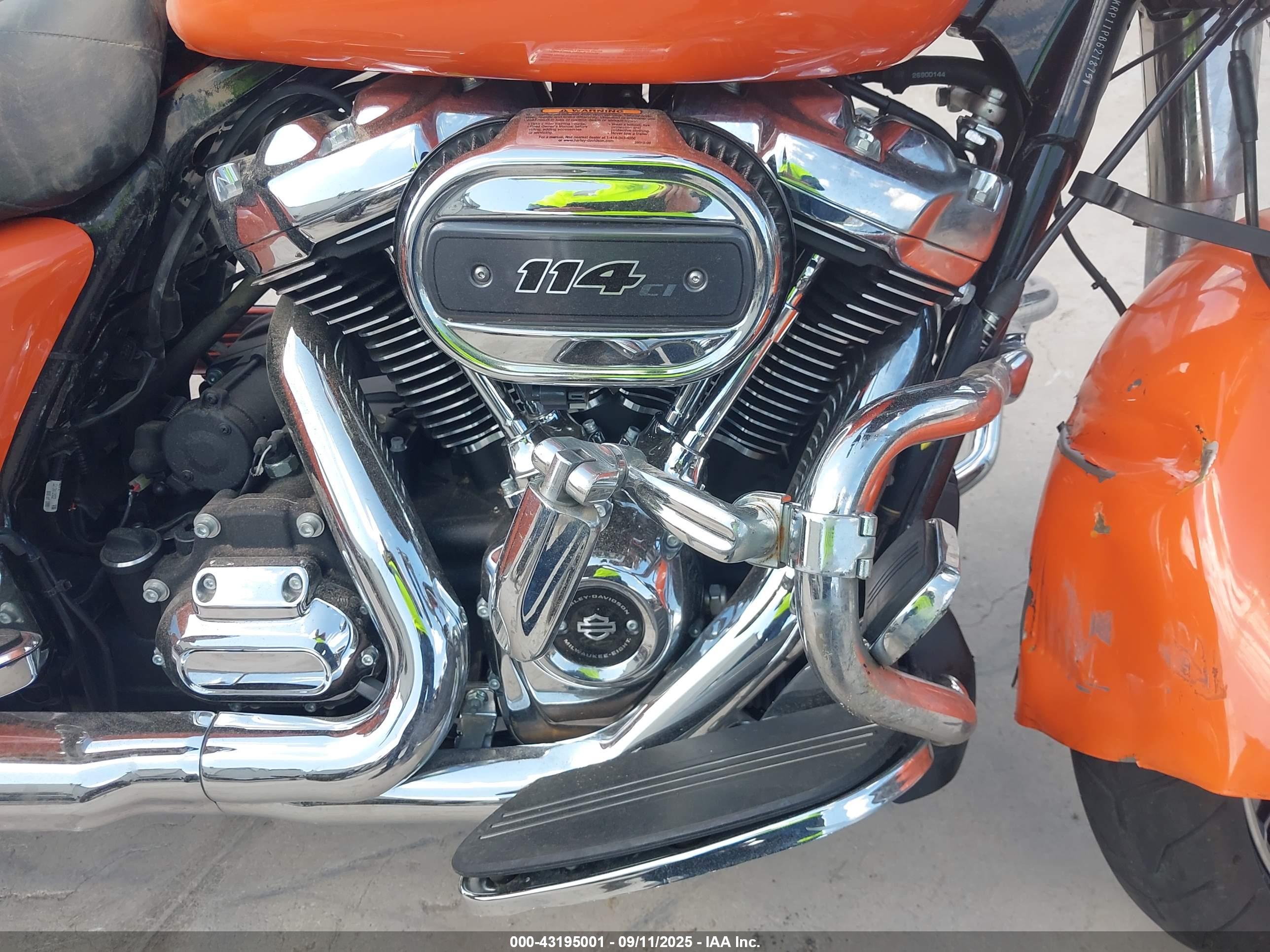 HARLEY-DAVIDSON FLHXS image 8