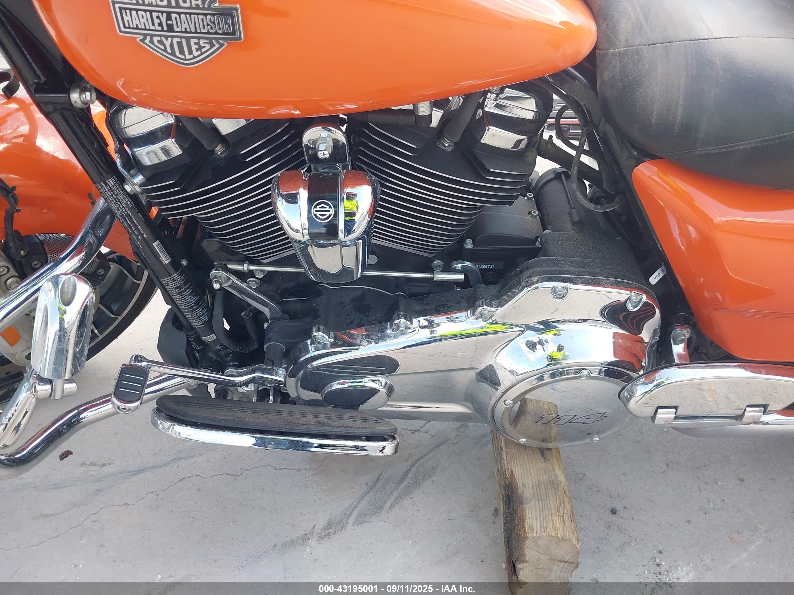 HARLEY-DAVIDSON FLHXS image 9