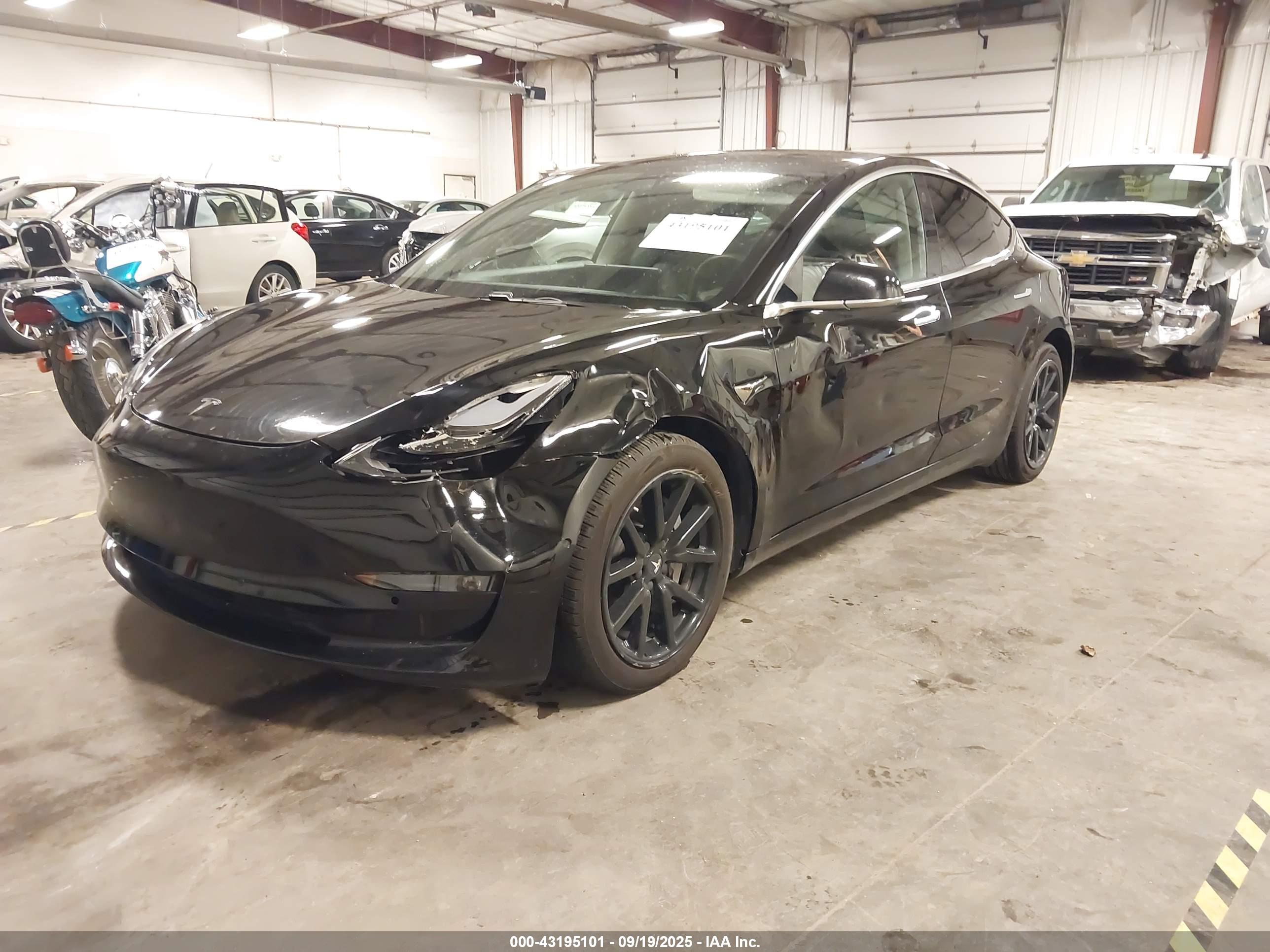 TESLA MODEL image 2
