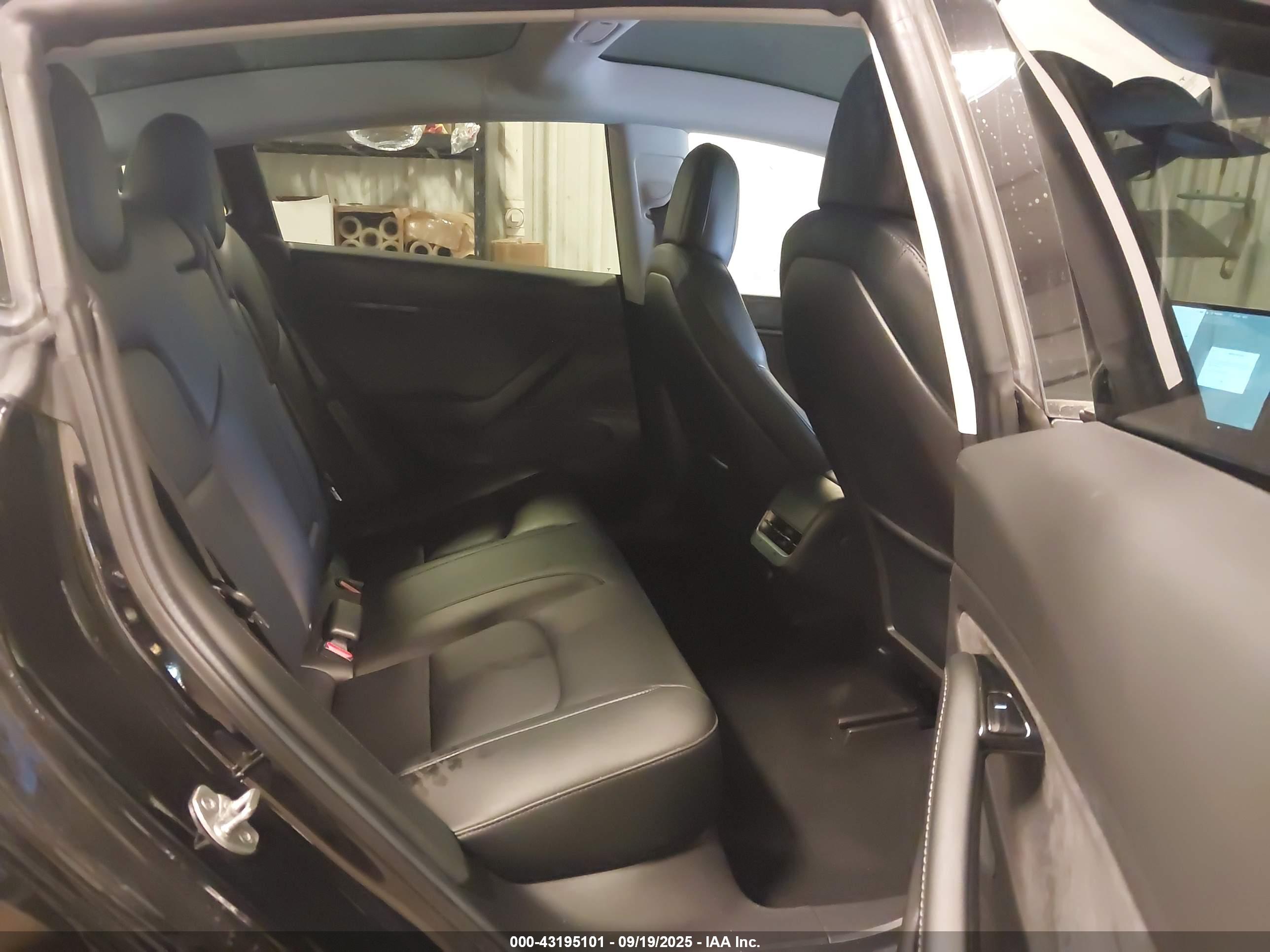 TESLA MODEL image 8