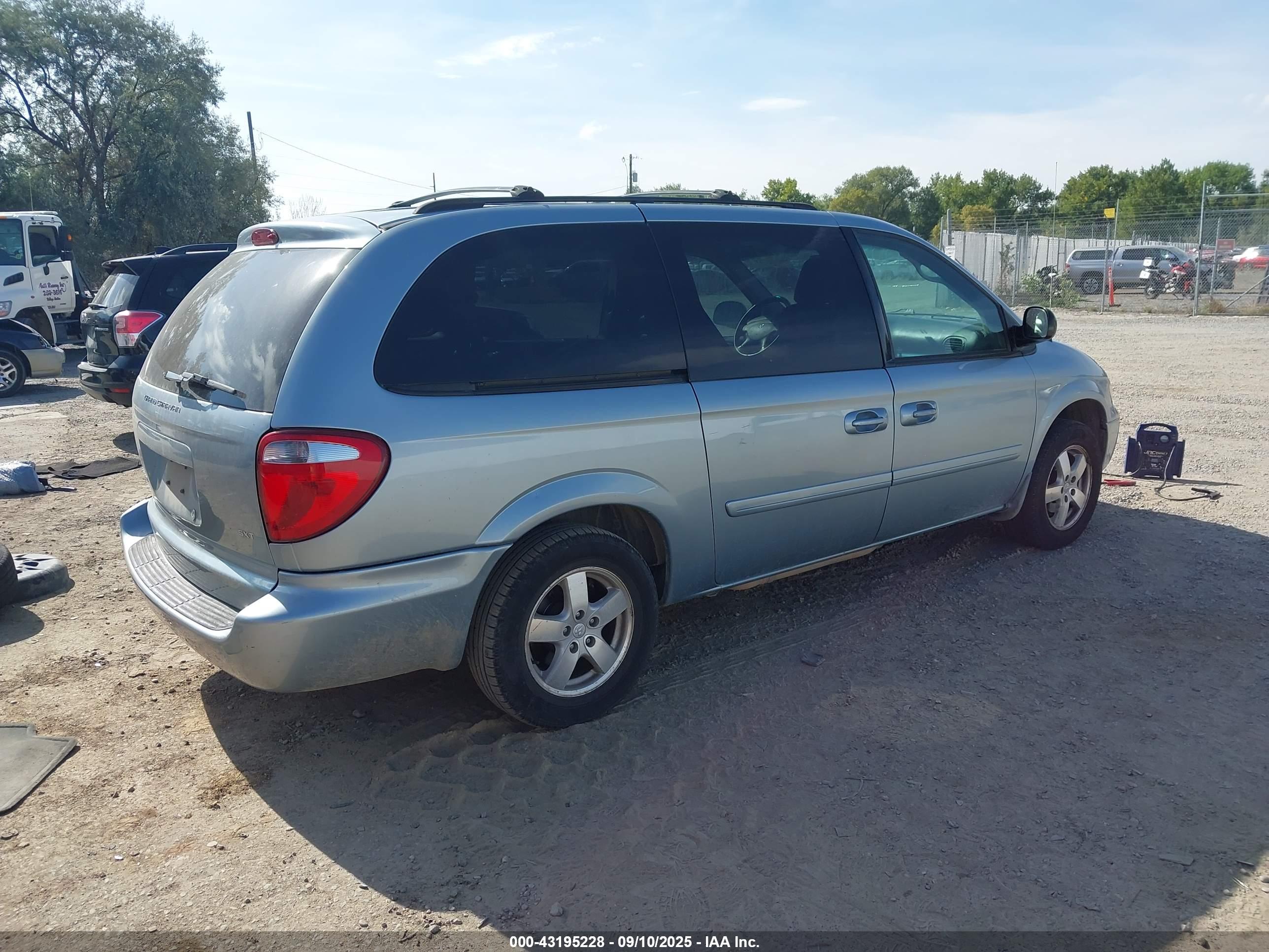 DODGE GRAND image 4
