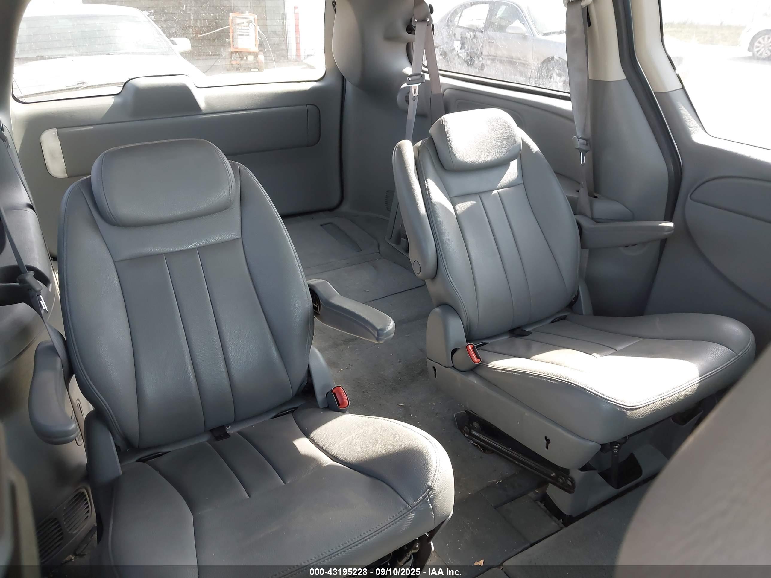 DODGE GRAND image 8