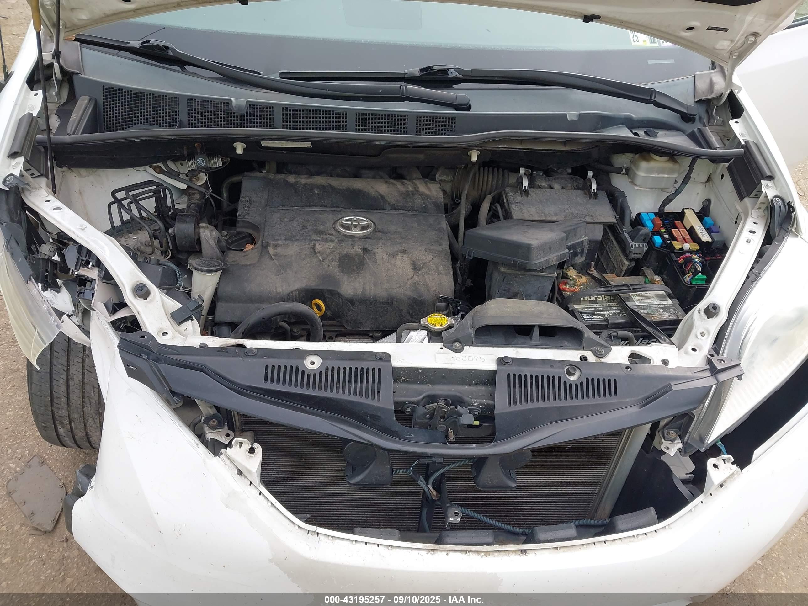TOYOTA SIENNA image 10