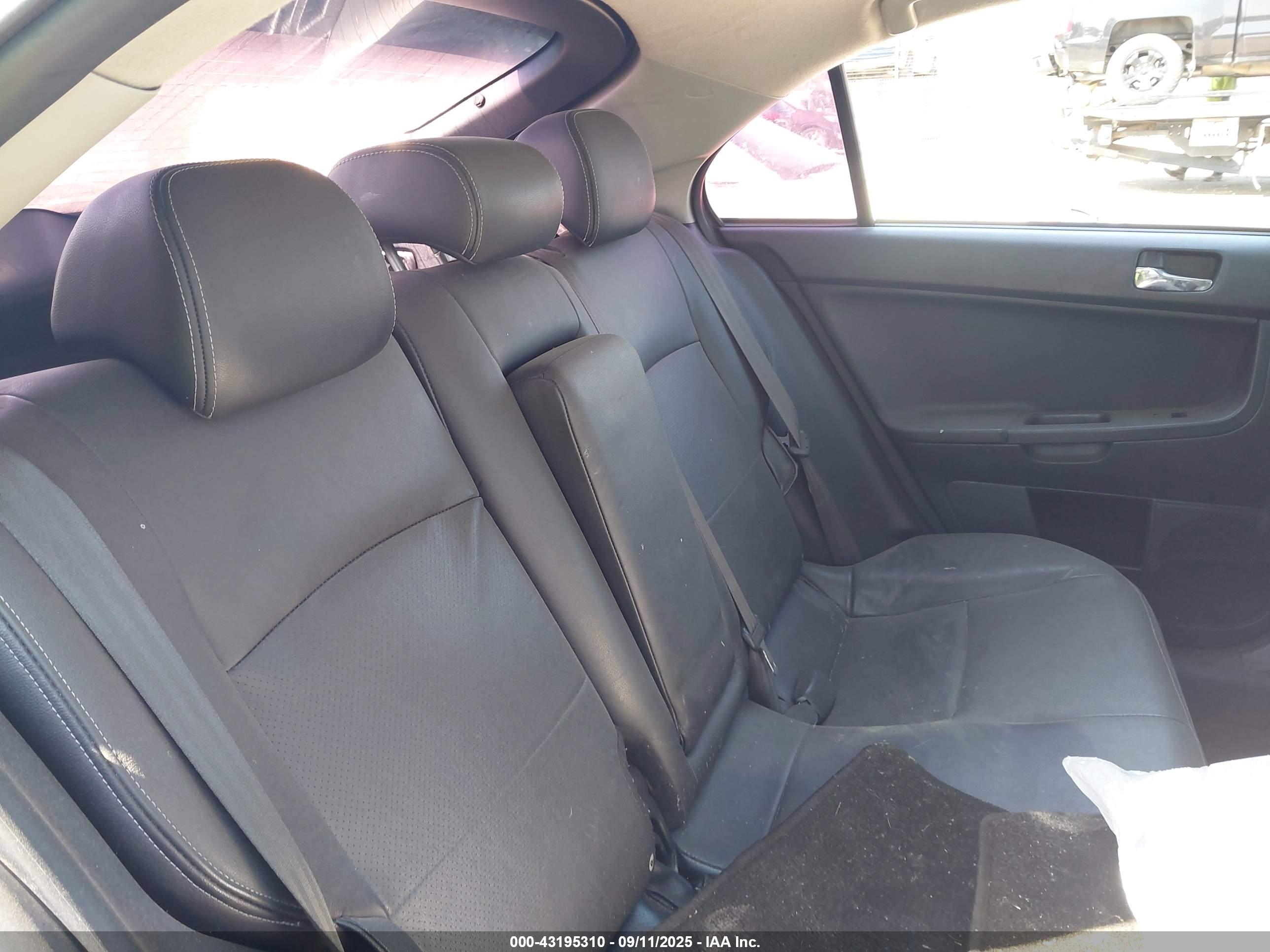 MITSUBISHI LANCER image 8
