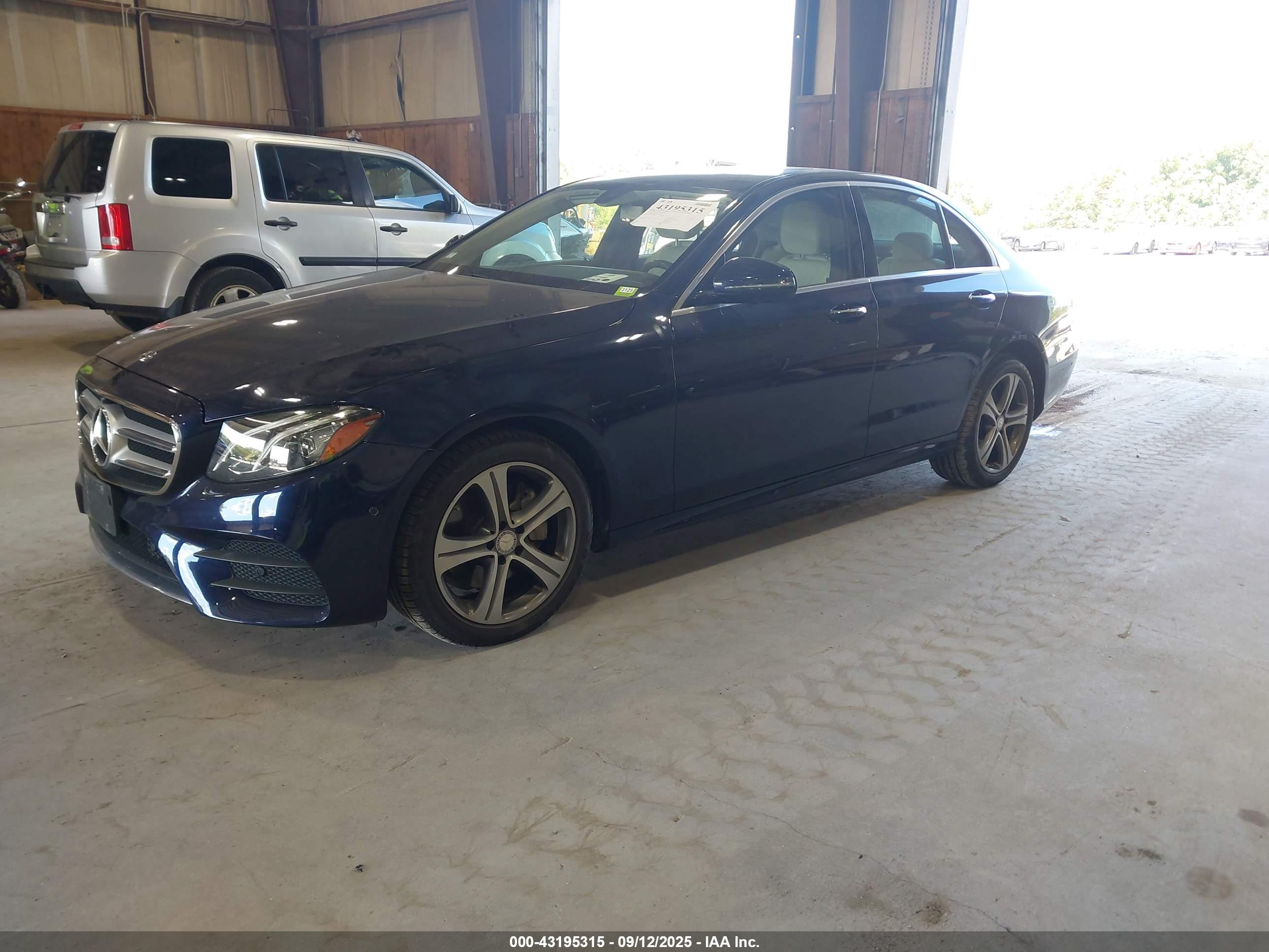 MERCEDES-BENZ E image 2