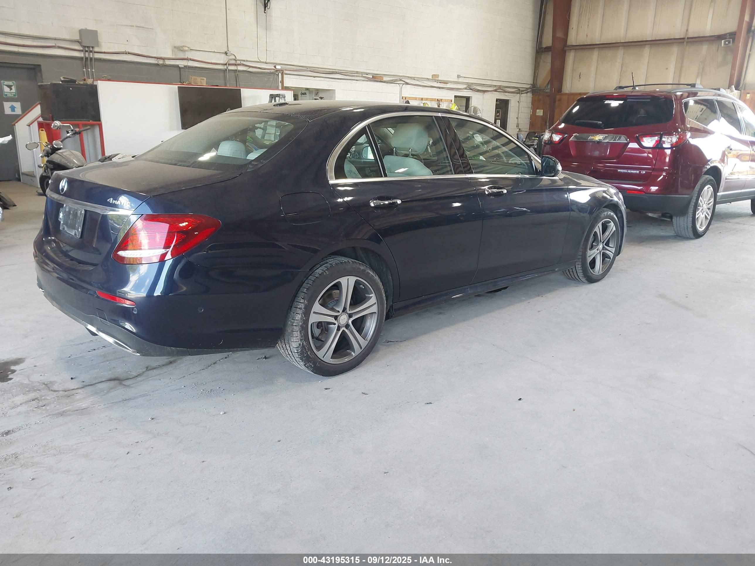 MERCEDES-BENZ E image 4