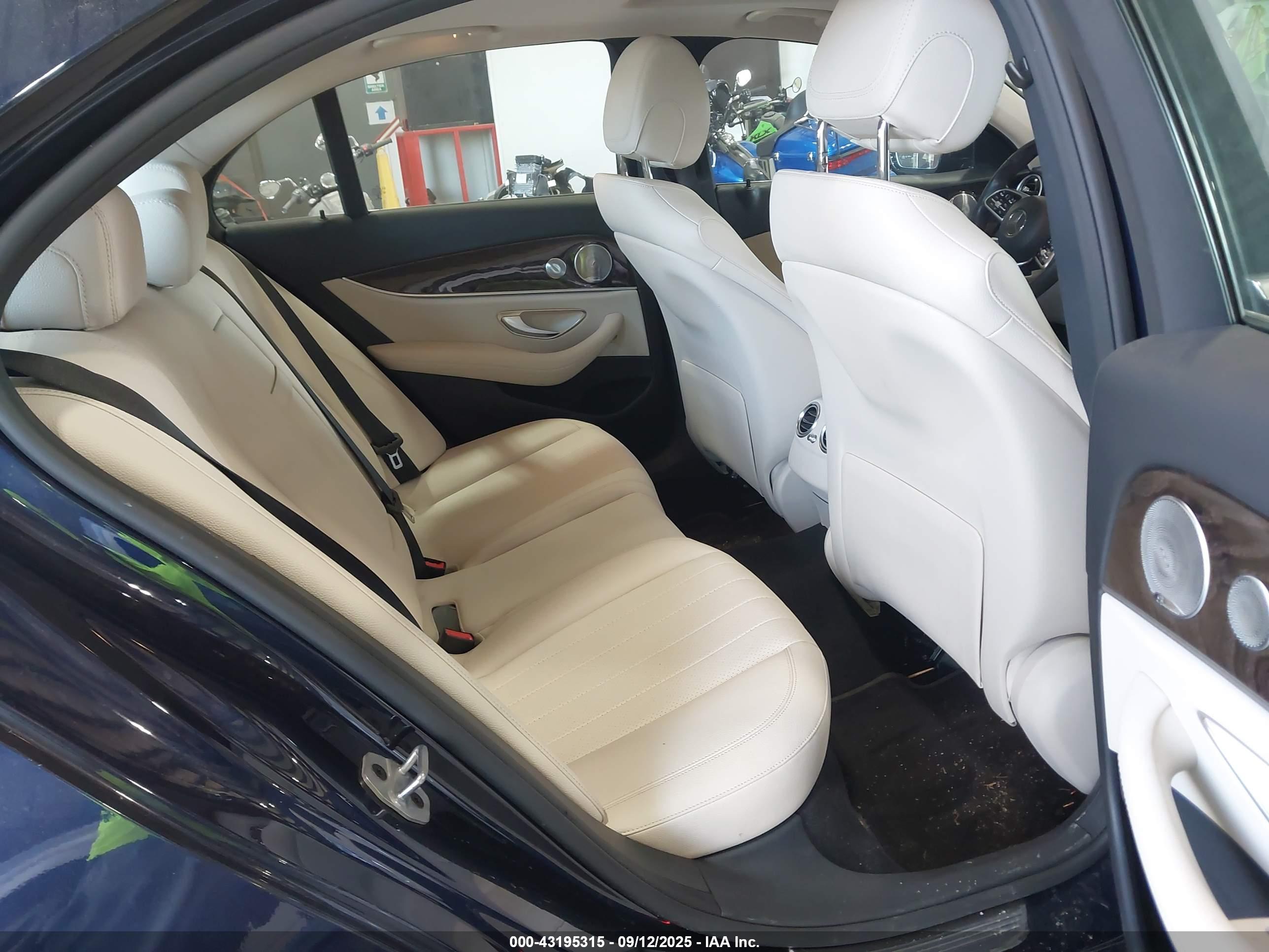 MERCEDES-BENZ E image 8