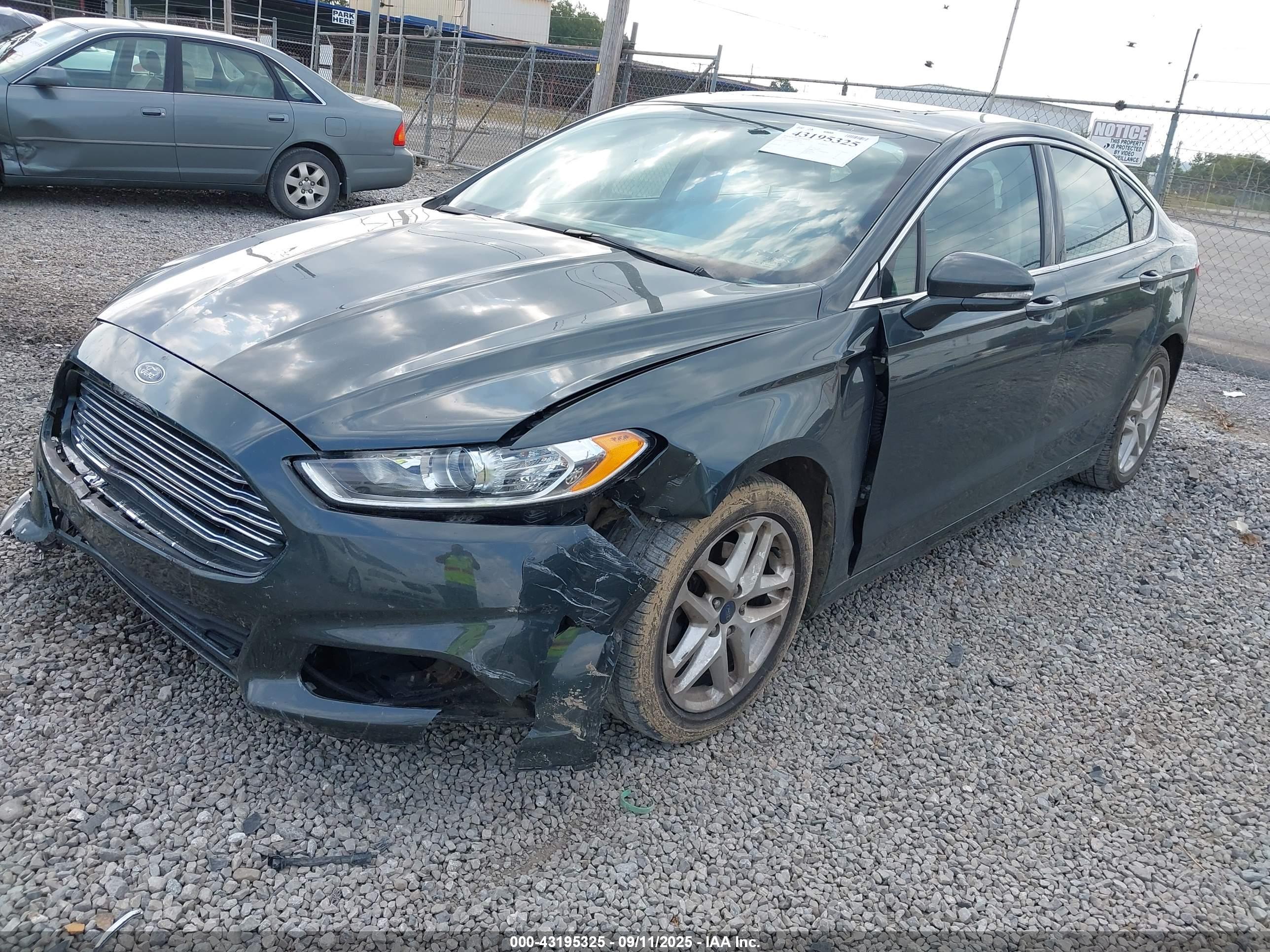 FORD FUSION image 2