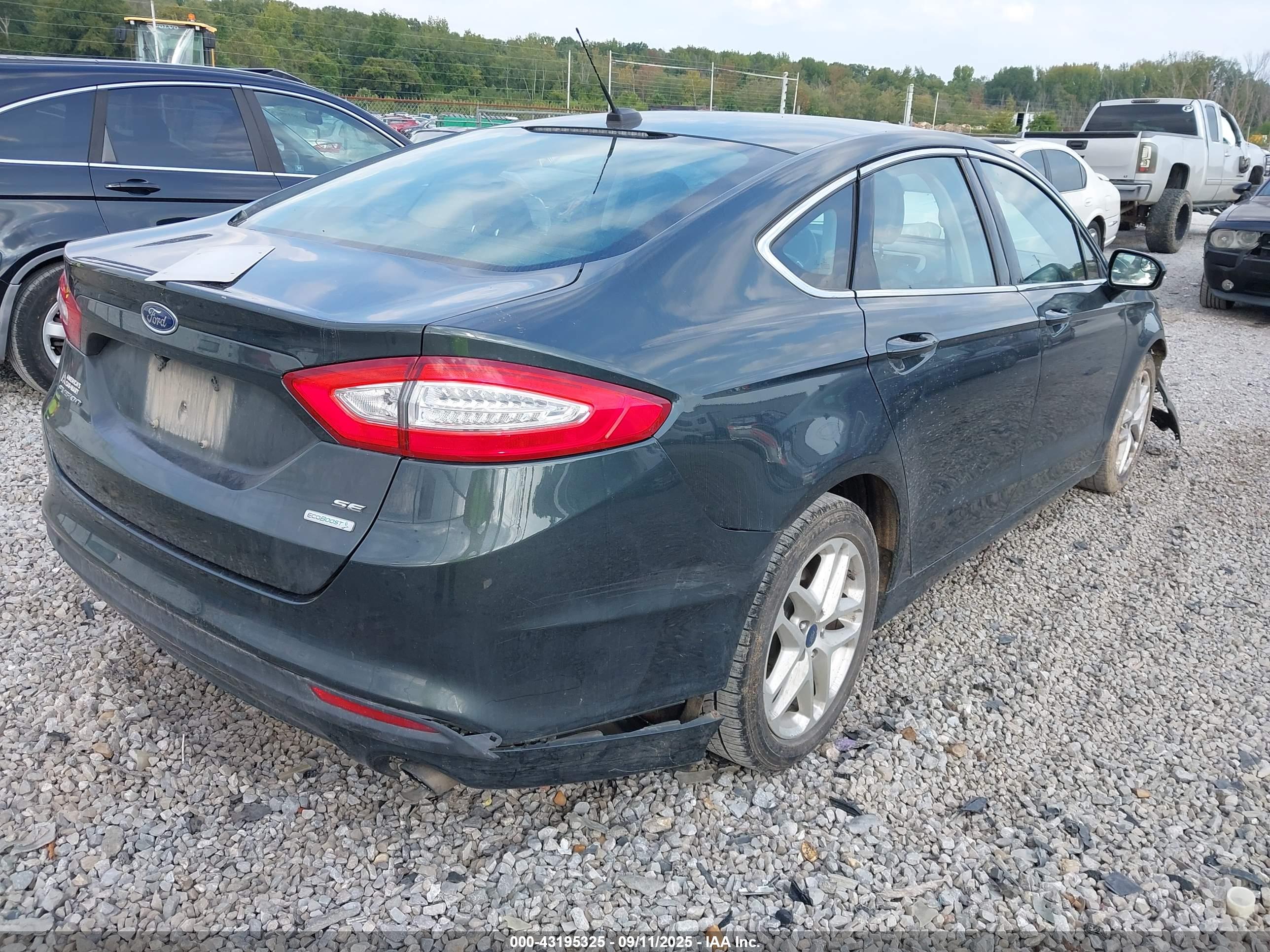 FORD FUSION image 4
