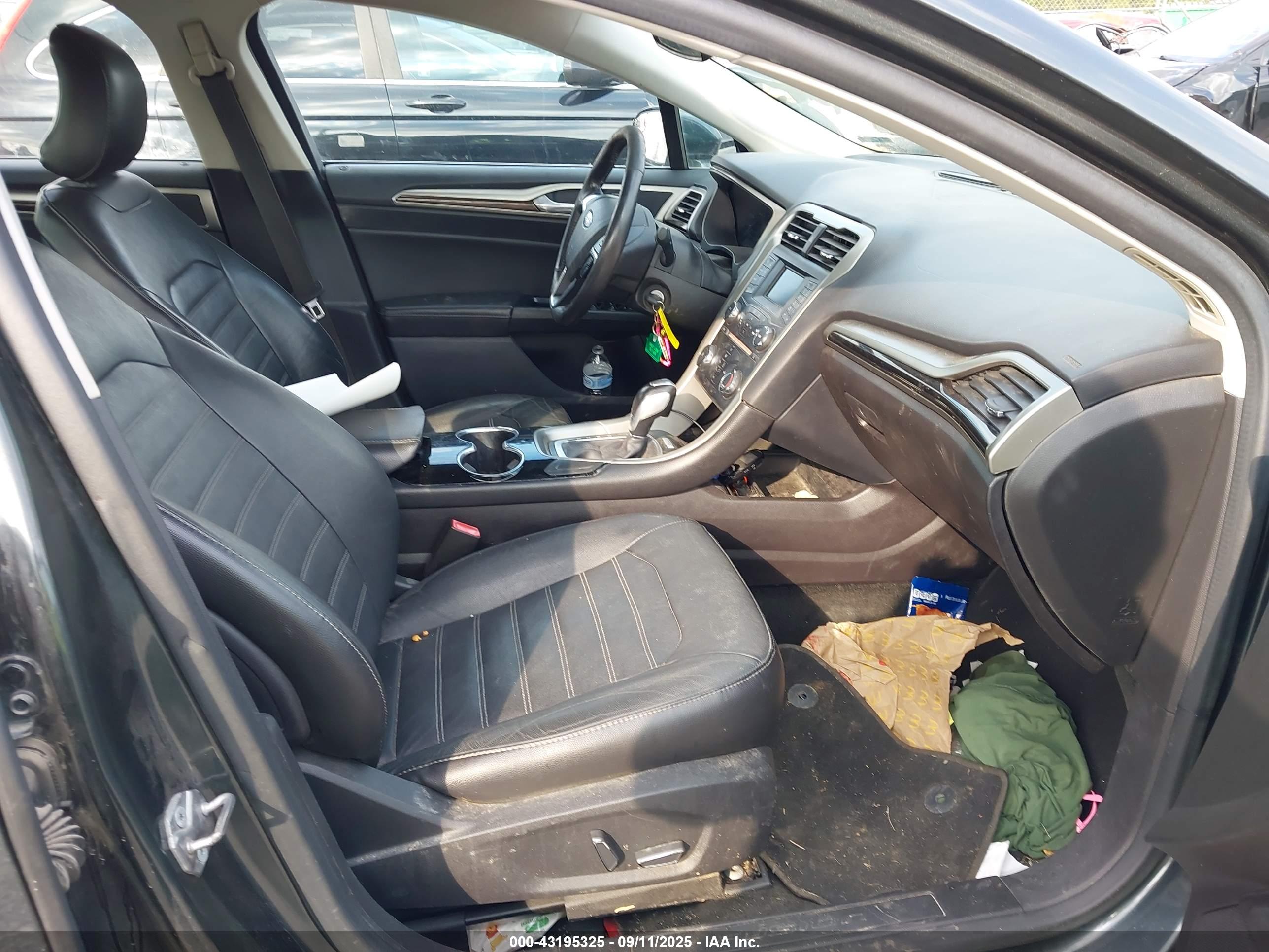 FORD FUSION image 5