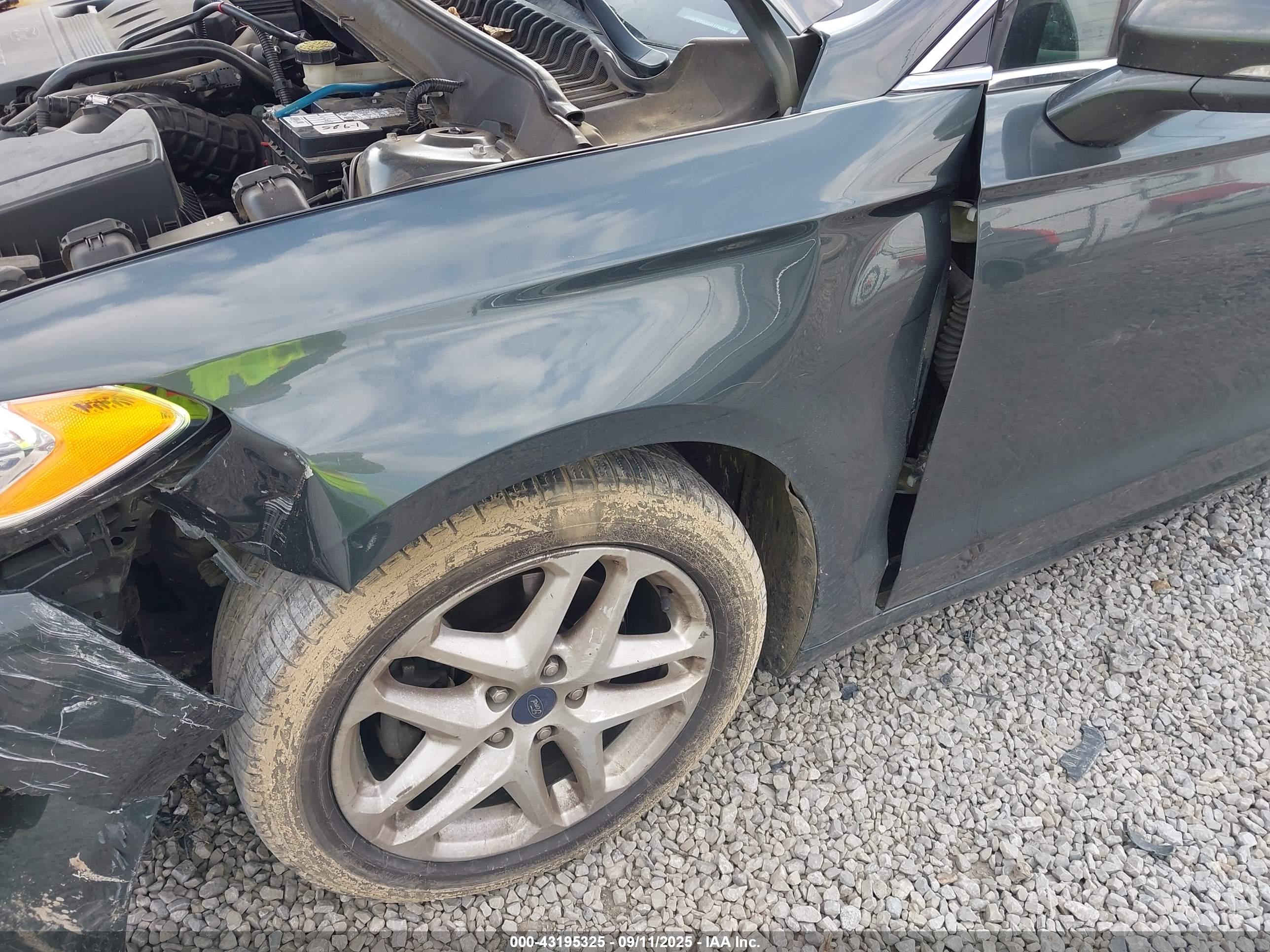 FORD FUSION image 6