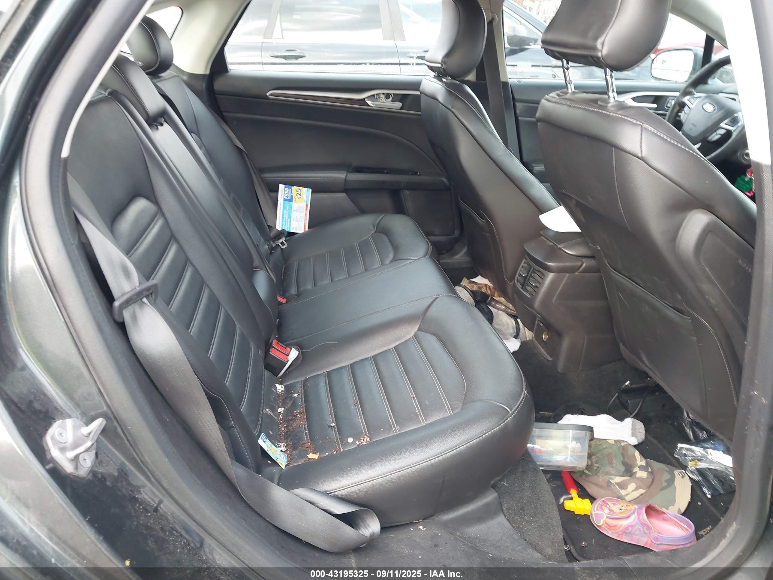 FORD FUSION image 8