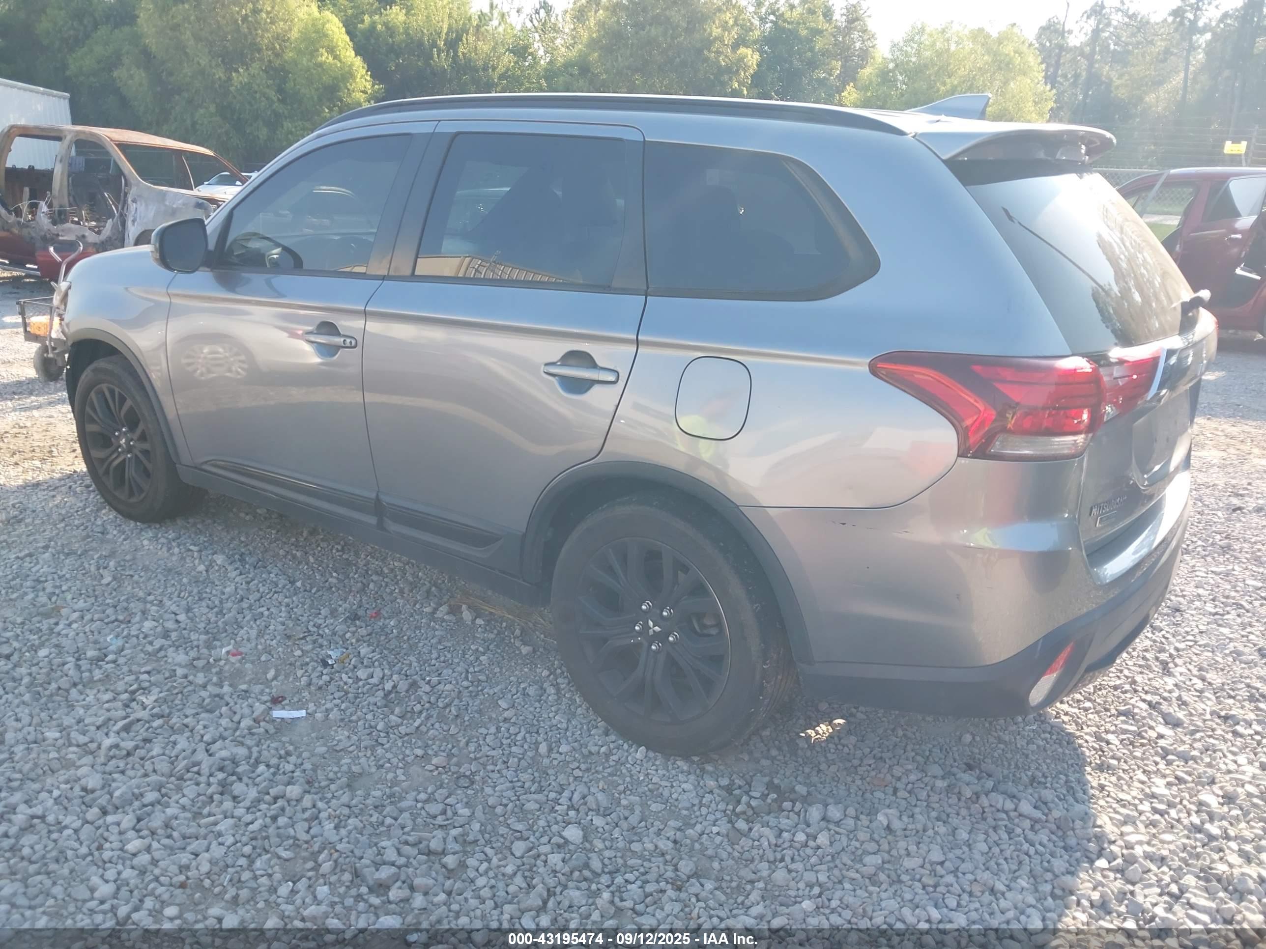 MITSUBISHI OUTLANDER image 3