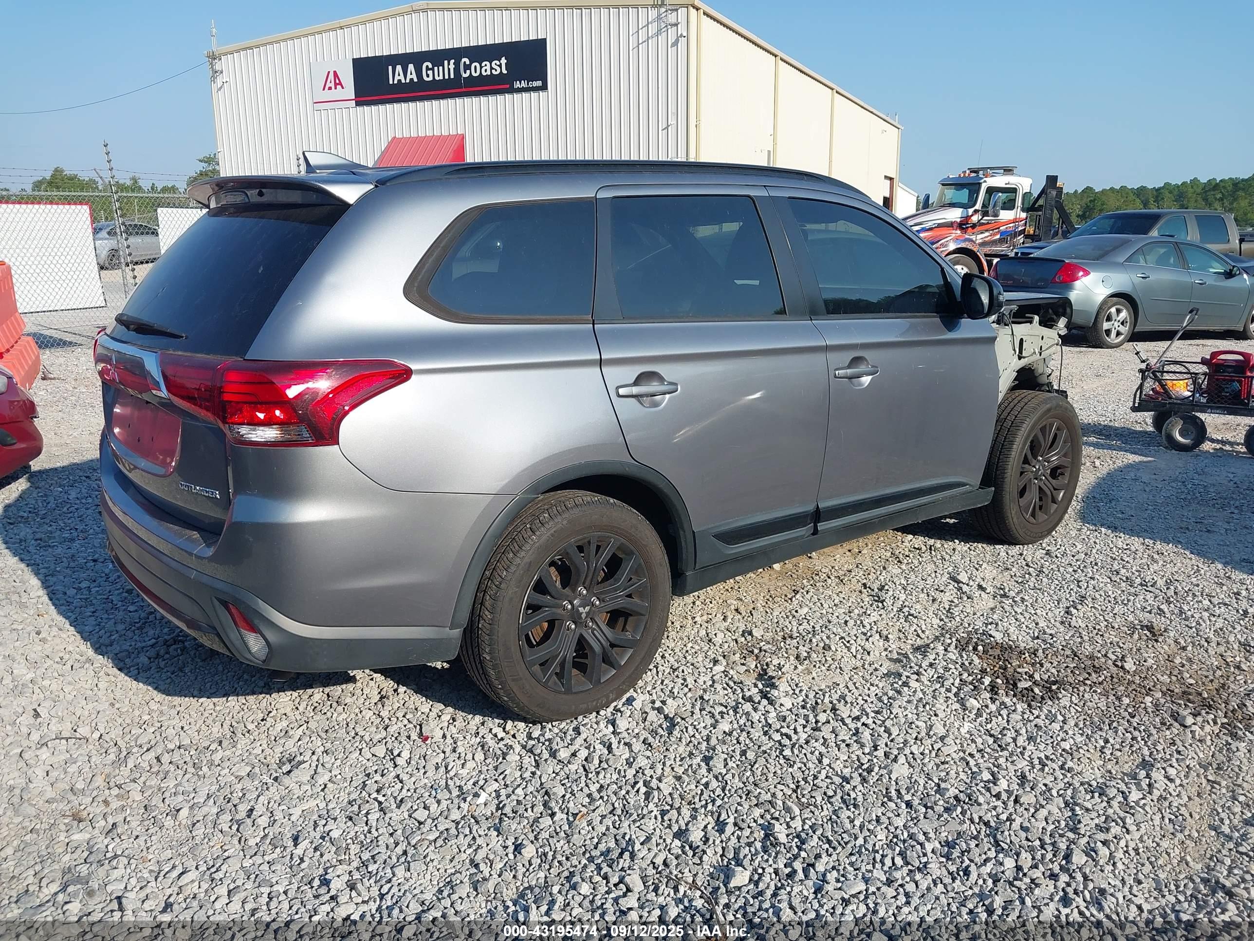 MITSUBISHI OUTLANDER image 4