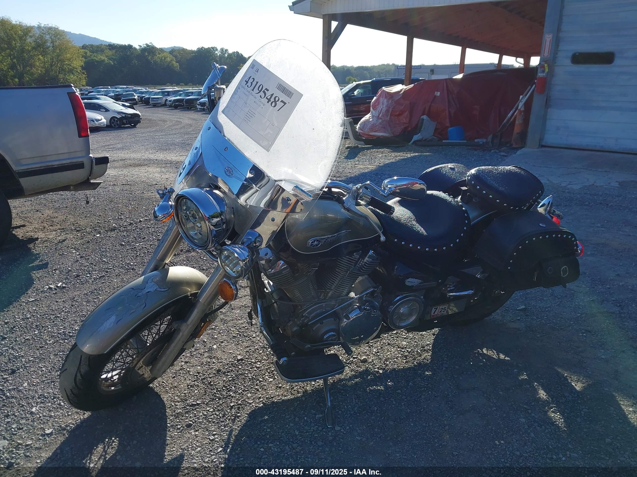 YAMAHA XV1600 image 2