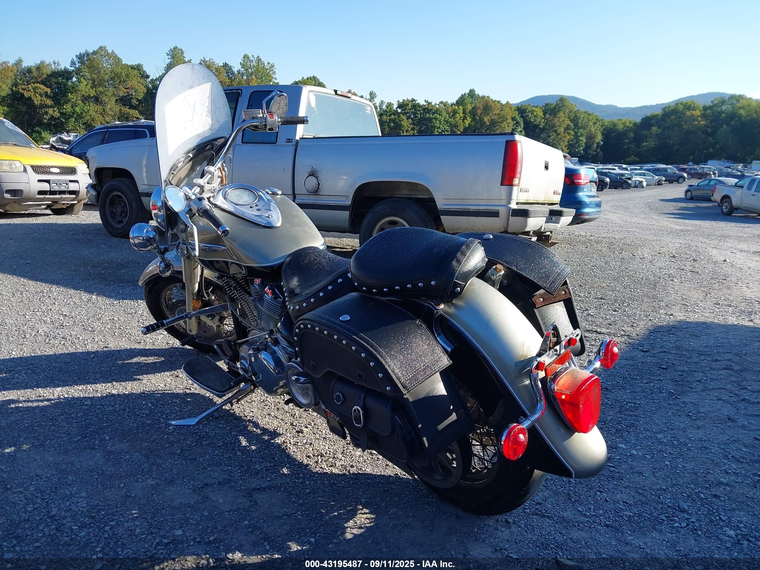 YAMAHA XV1600 image 3