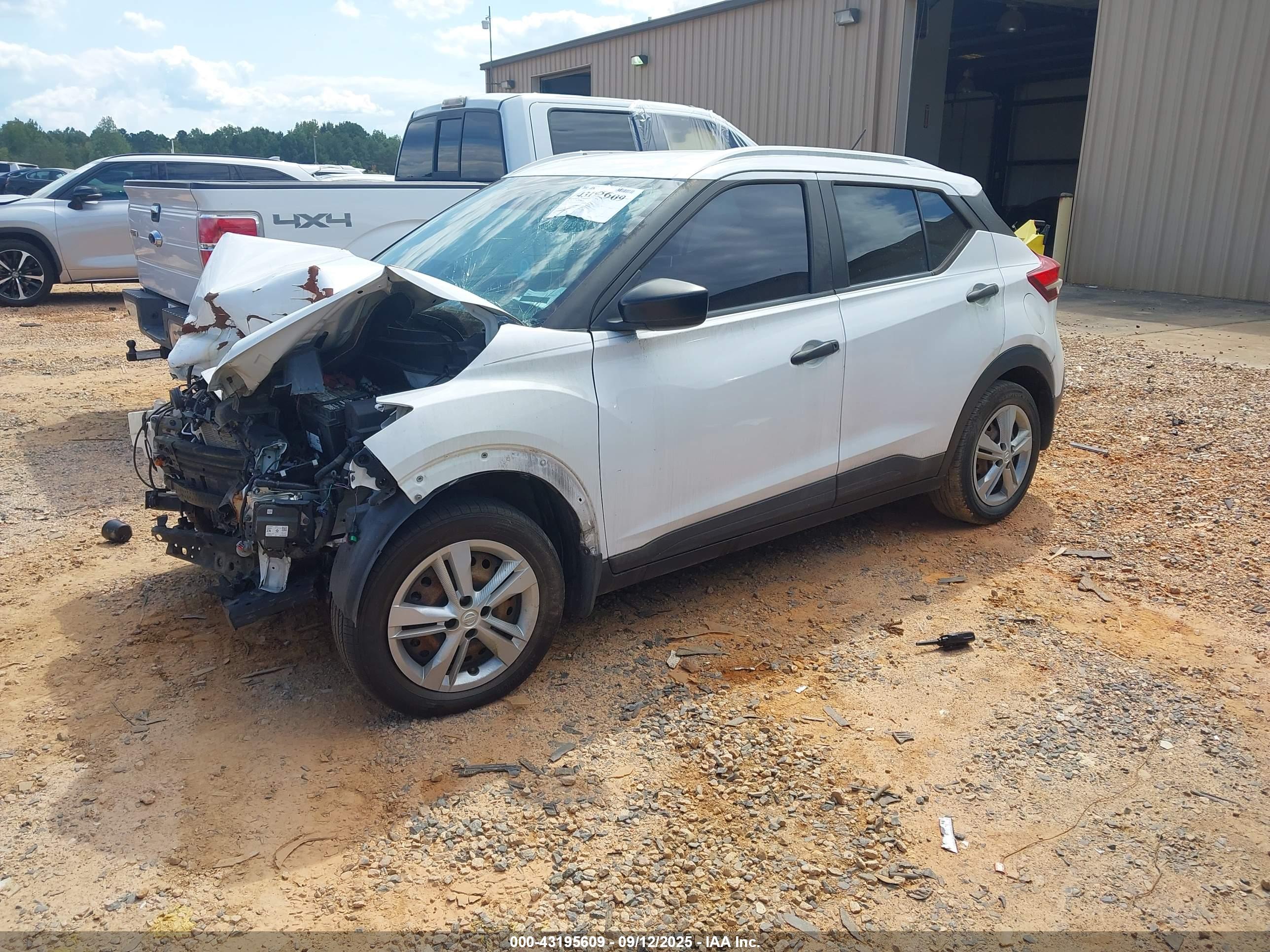 NISSAN KICKS image 2