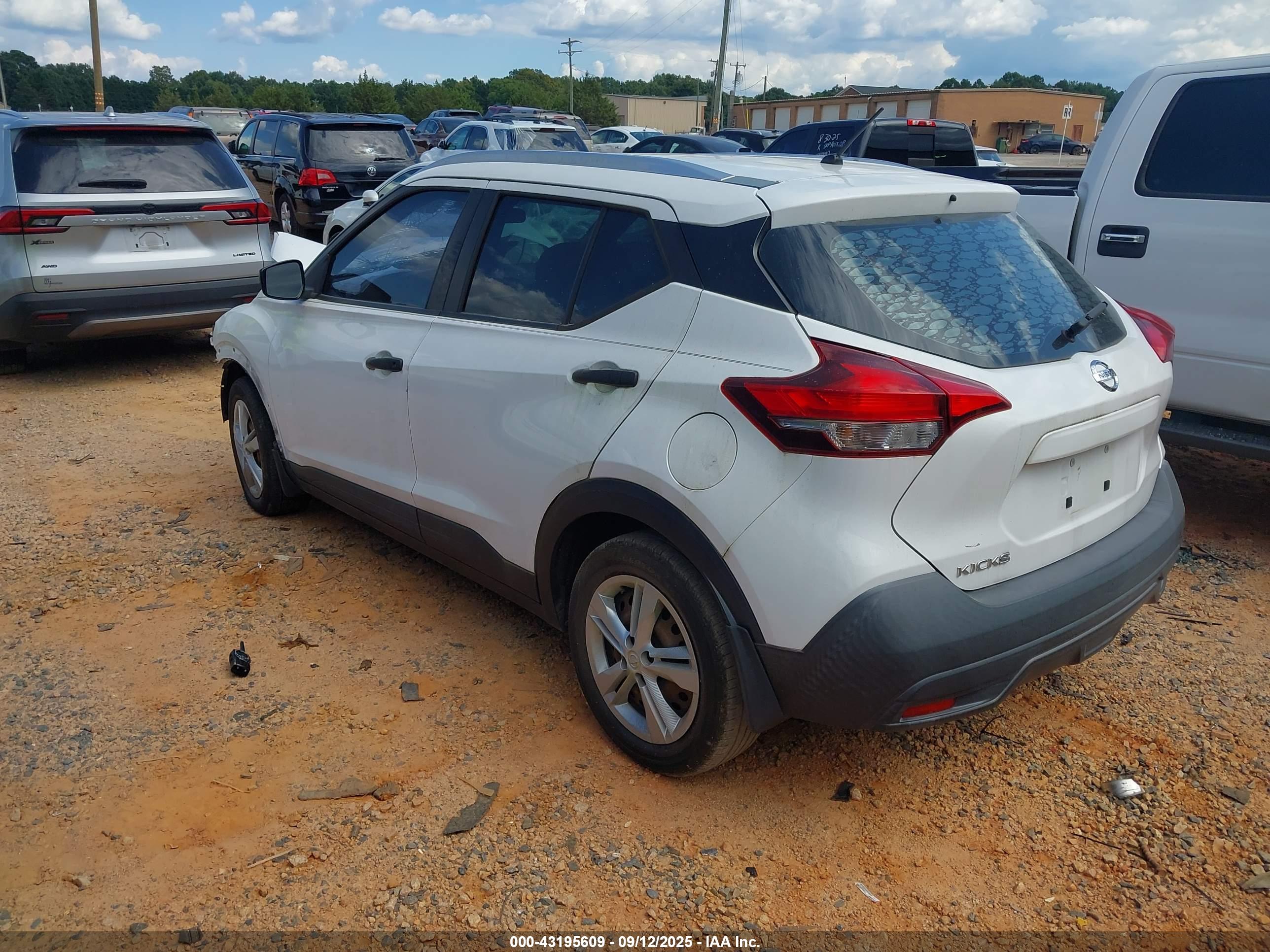 NISSAN KICKS image 3