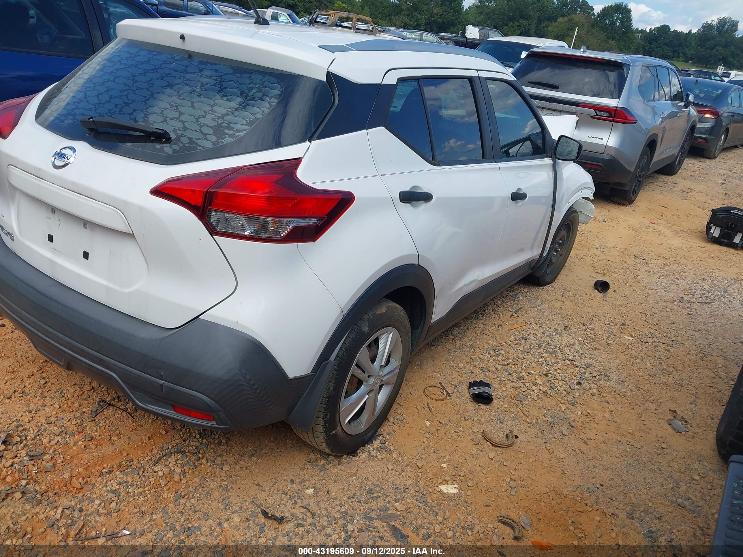 NISSAN KICKS image 4