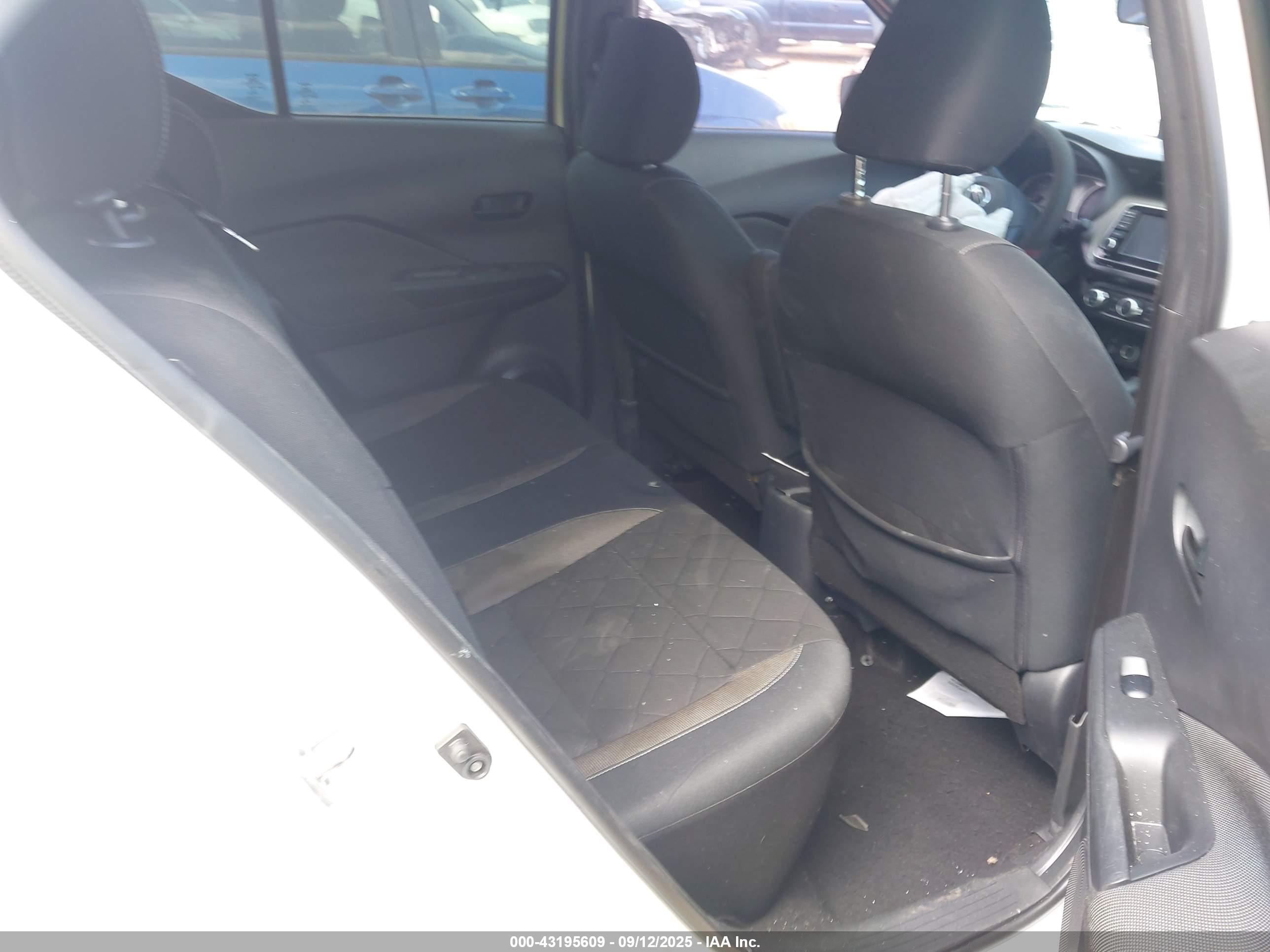 NISSAN KICKS image 8