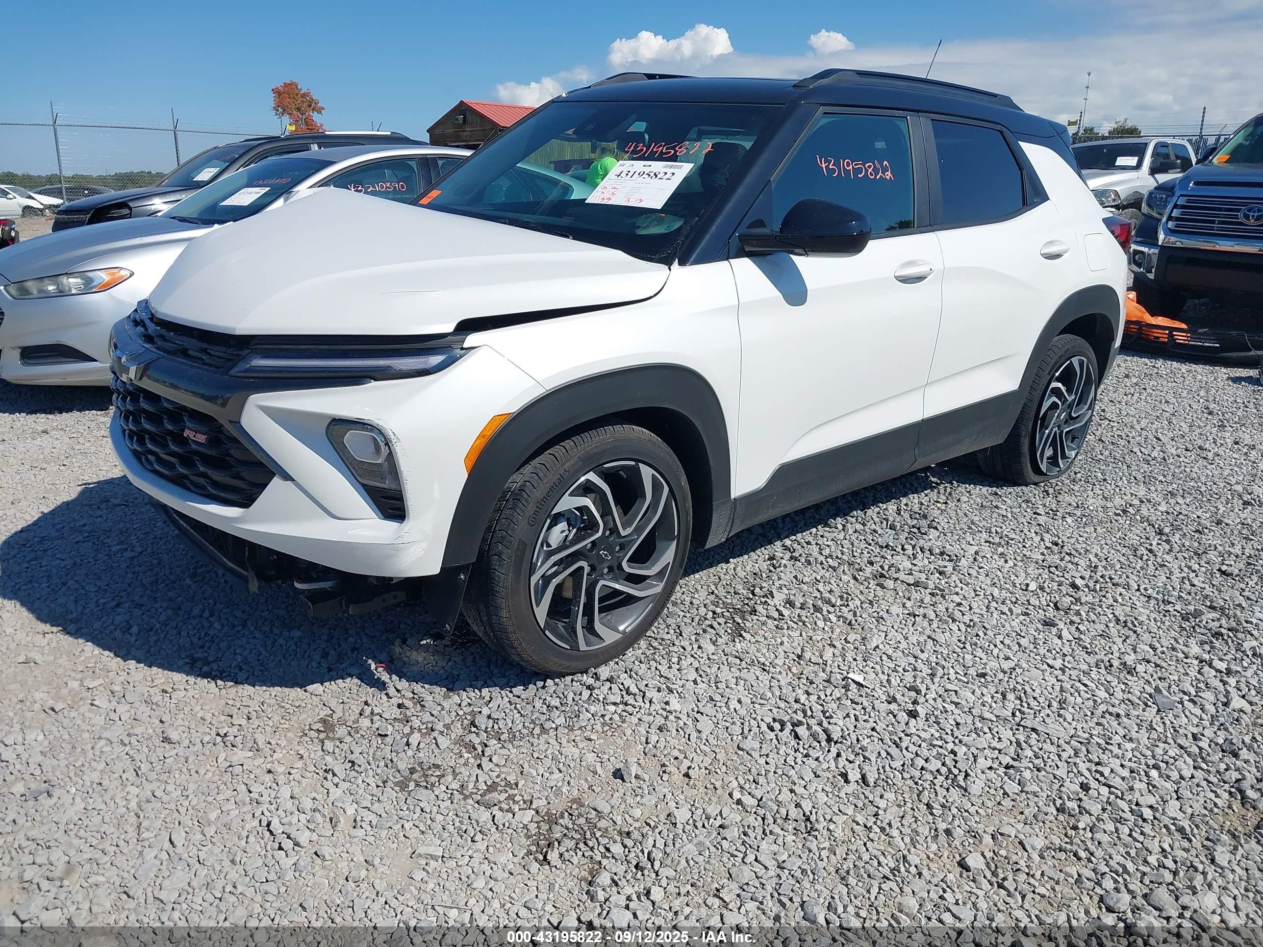 CHEVROLET TRAILBLAZER image 2