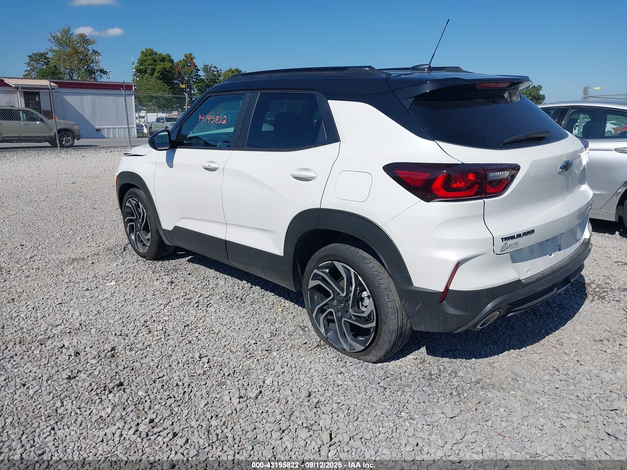 CHEVROLET TRAILBLAZER image 3