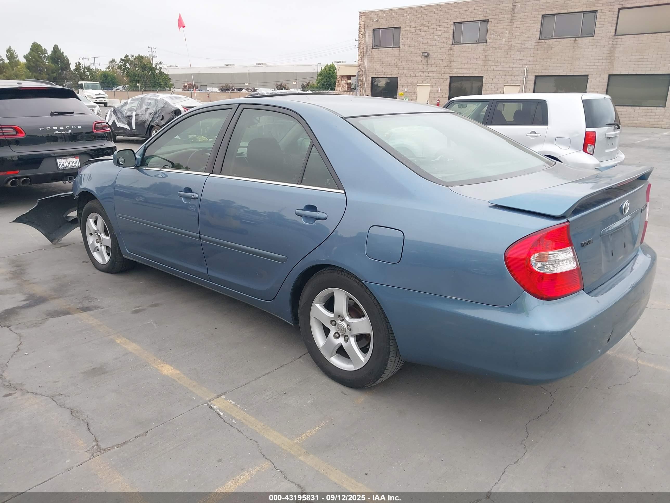 TOYOTA CAMRY image 3
